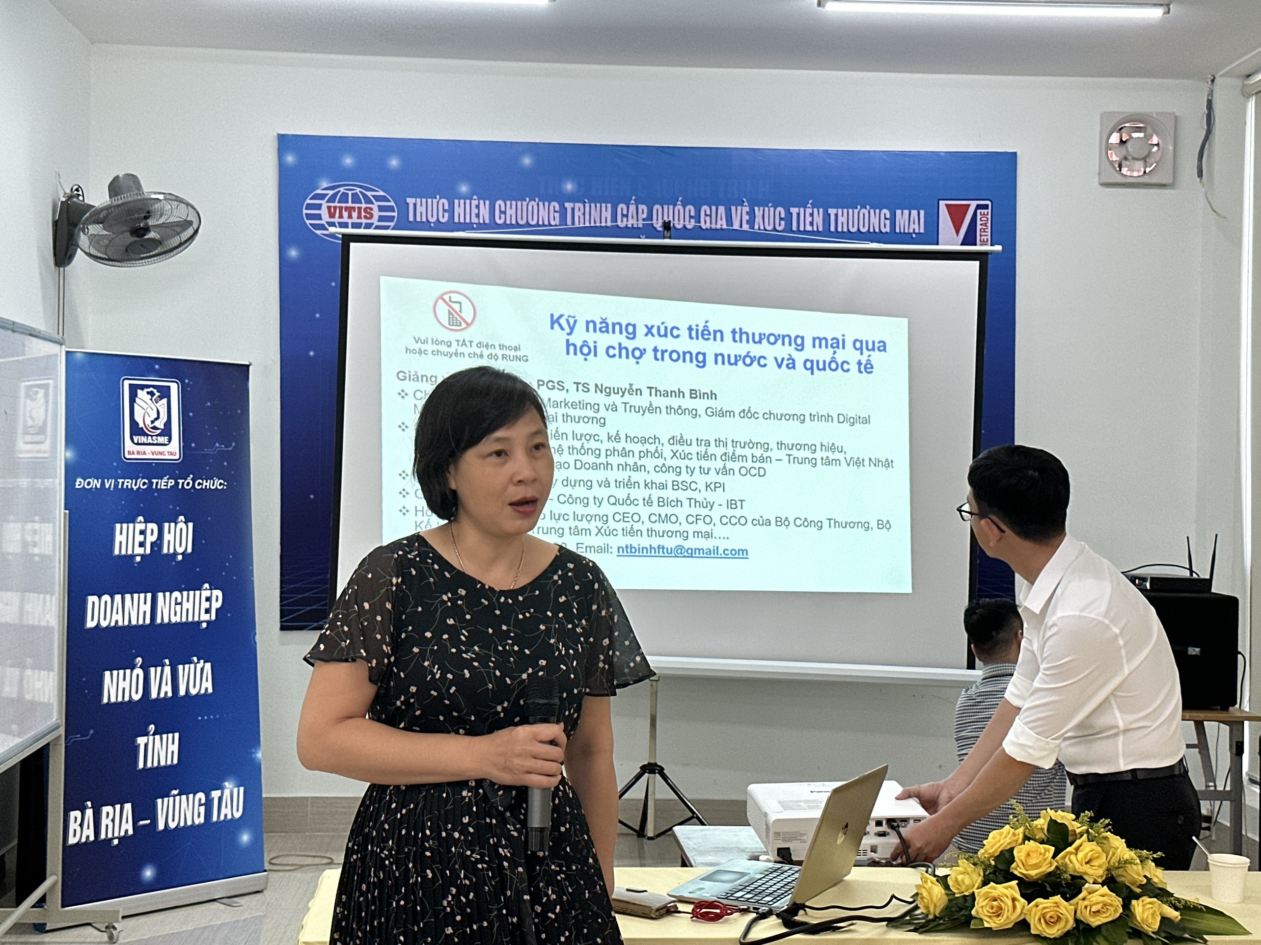 PGS, TS Nguyễn Thanh Bình chia sẻ kinh nghiệm, kiến thức xúc tiến thương mại.