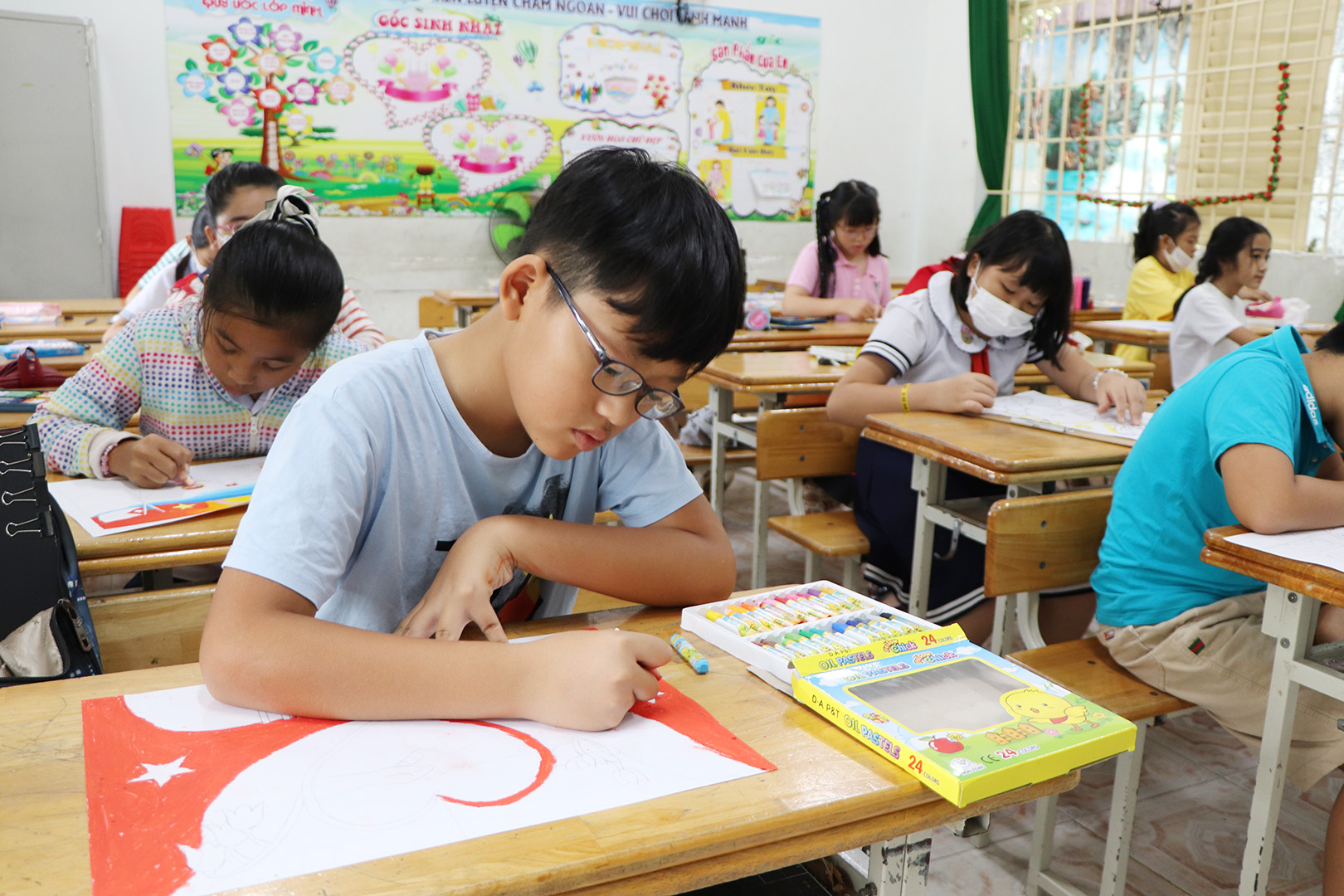 Các em thiếu nhi thể hiện năng khiếu và cảm nhận của mình trong mỗi tác phẩm.