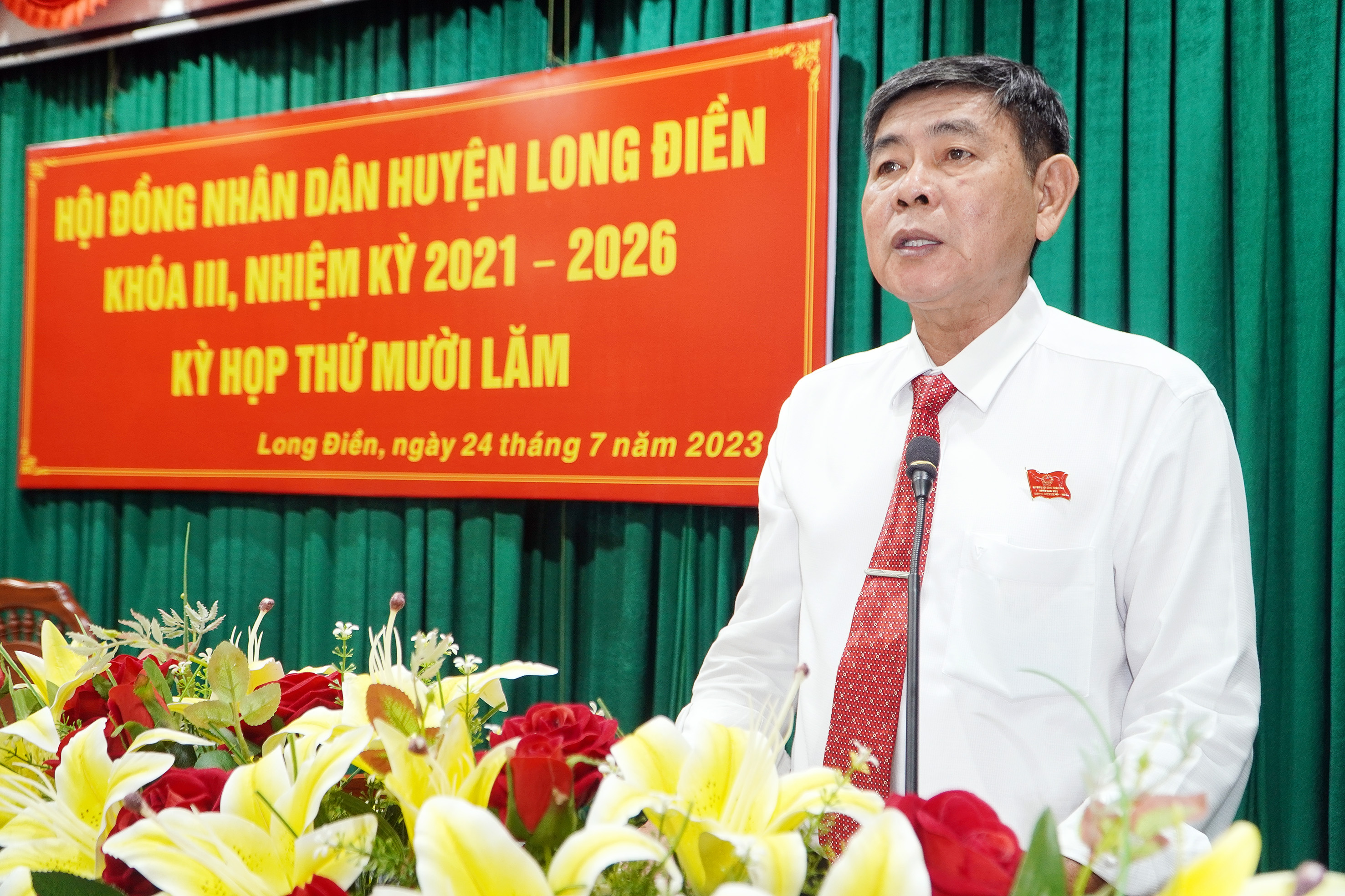 Ông Phạm Sơn Hùng, Phó Chủ tịch Thường trực HĐND huyện Long Điền phát biểu khai mạc kỳ họp.