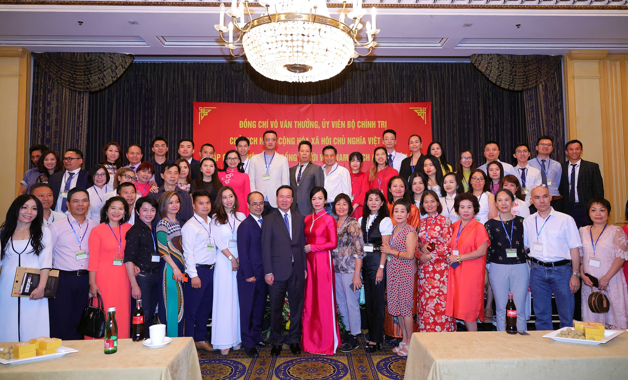Chủ tịch nước Võ Văn Thưởng và Phu nhân gặp gỡ đại diện cộng đồng Việt Nam tại Áo và châu Âu.