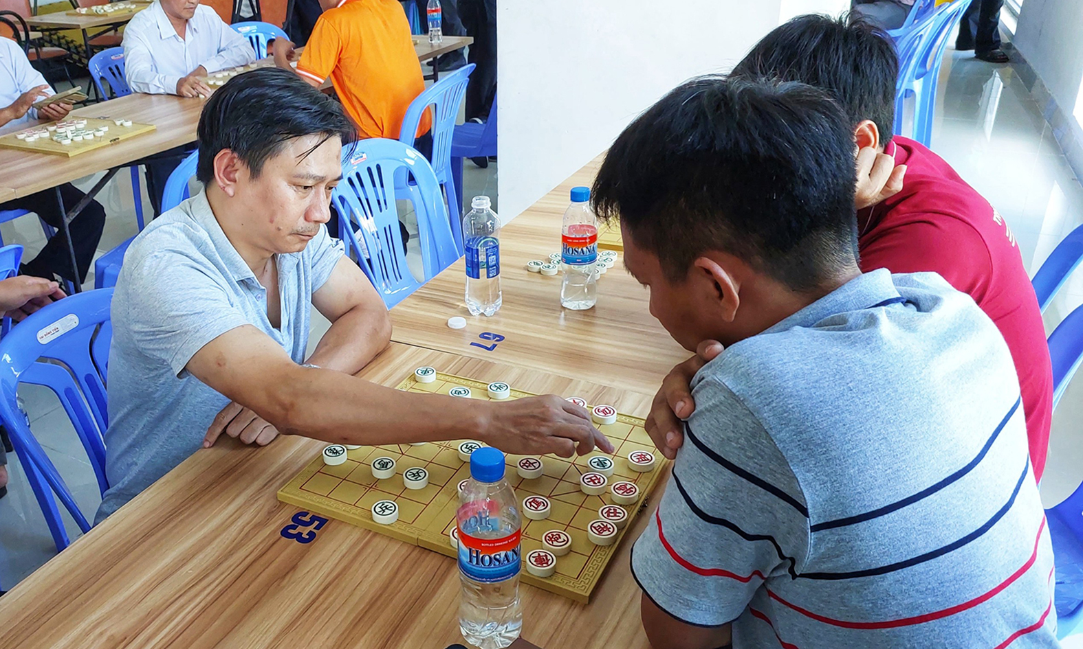 VĐV thi cờ tướng