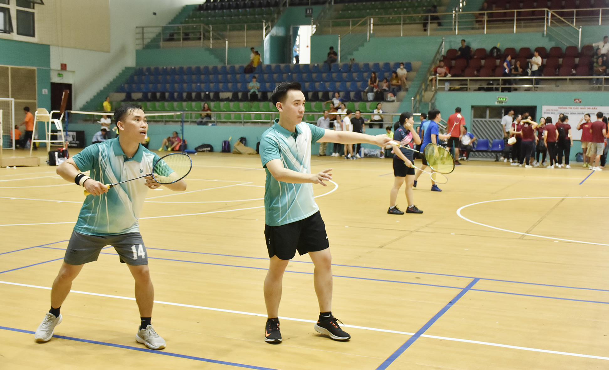 VĐV tranh tài môn cầu lông đôi nam