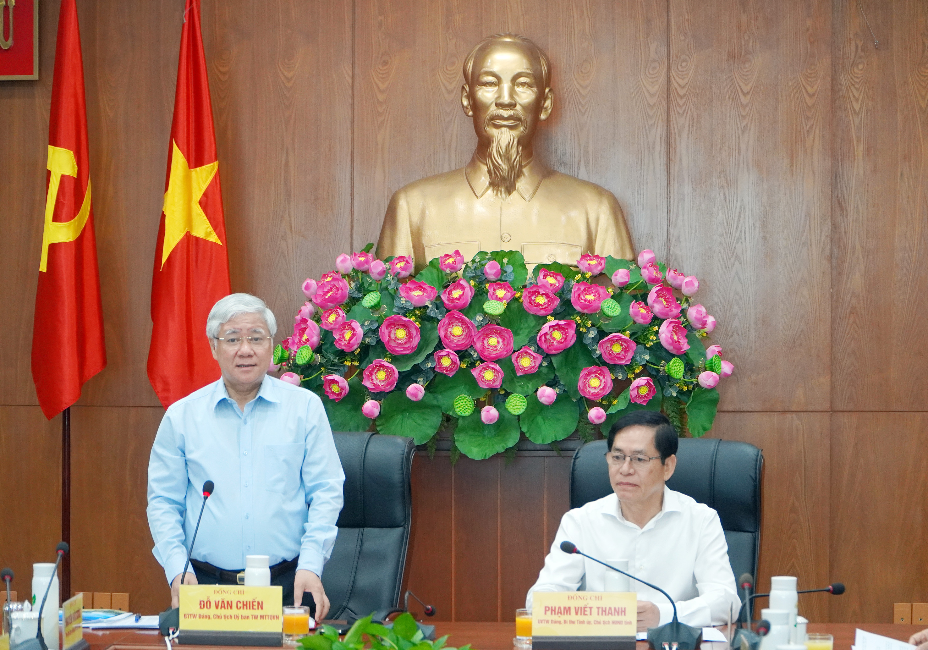Ông Đỗ Văn Chiến, Bí thư Trung ương Đảng, Chủ tịch Ủy ban Trung ương MTTQ Việt Nam phát biểu tại Hội nghị.