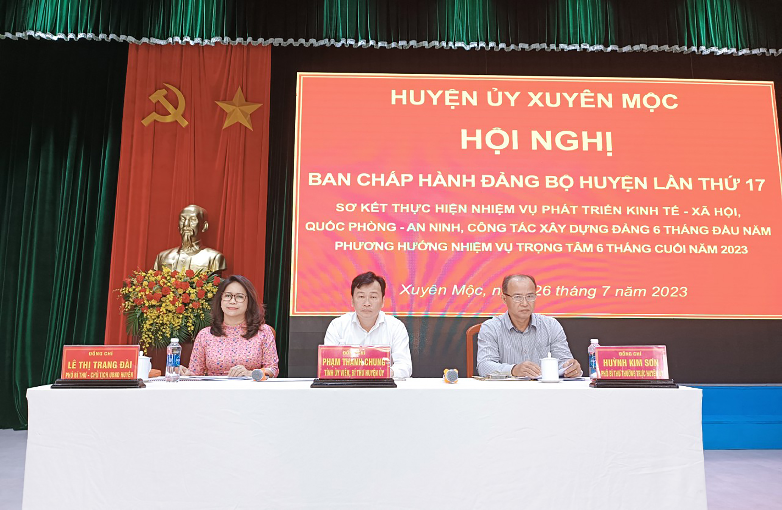 Lãnh đạo Huyện ủy Xuyên Mộc tại hội nghị BCH Đảng bộ huyện lần thứ 17.