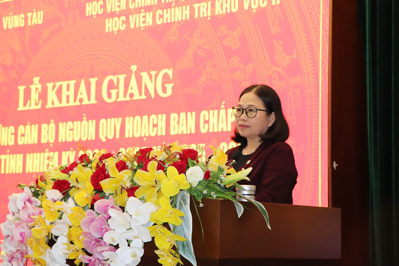 Phó Bí thư Thường trực Tỉnh ủy Nguyễn Thị Yến phát biểu chỉ đạo tại lễ khai giảng.