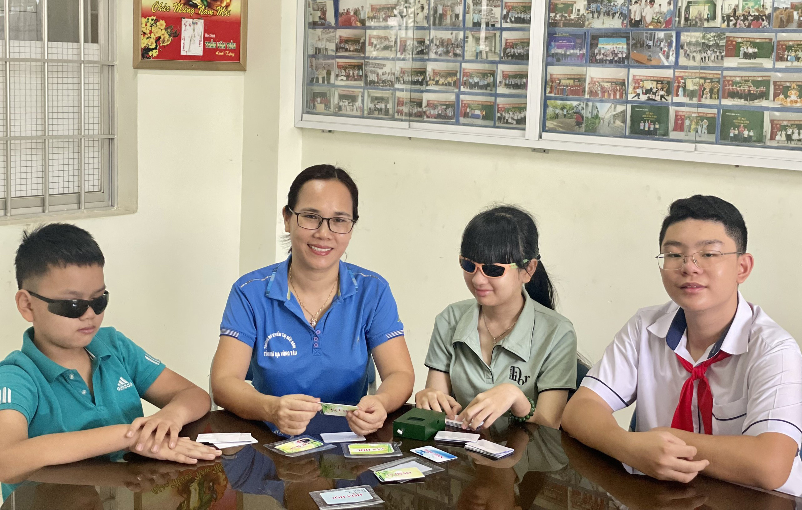 “Thiết bị hỗ trợ học tập đa năng cho HS khiếm thị” của em Huỳnh Nguyễn Minh Đạt, HS Trường THCS Nguyễn Du (TP. Bà Rịa) là 1 trong 3 sản phẩm đoạt giải Nhất tại cuộc thi năm nay.