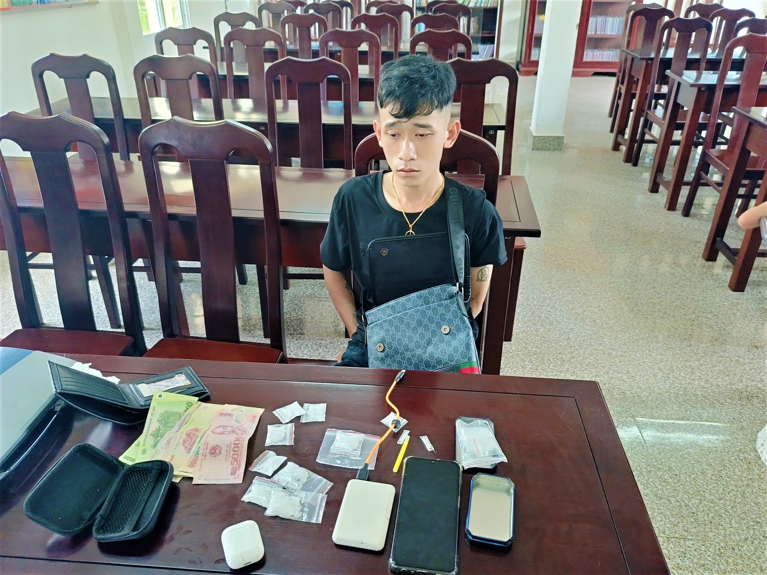 Đối tượng Phan Tấn Đạt và tang vật vụ án