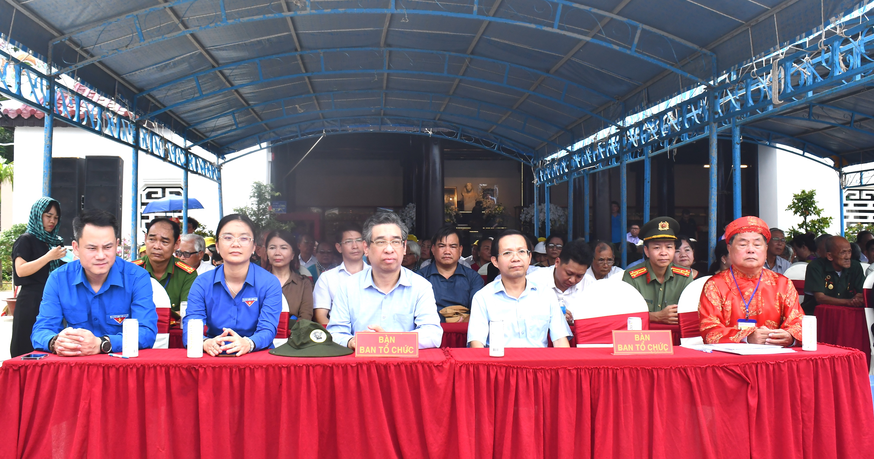 Các đại biểu tham dự Lễ giỗ và tưởng niệm các anh hùng liệt sĩ Côn Đảo lần thứ 12.