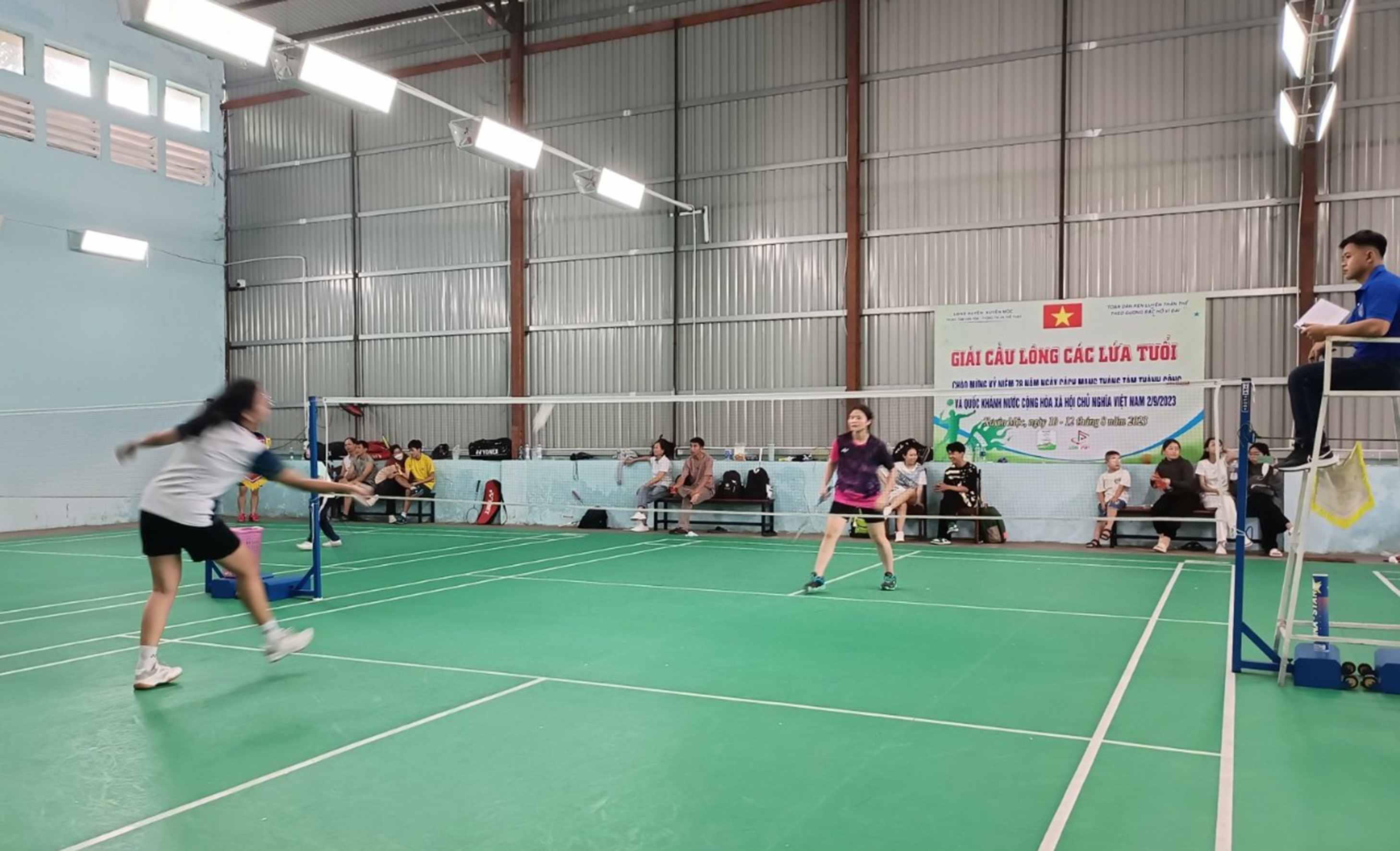 Các vận động viên tranh tài ở nội dung đơn nữ.
