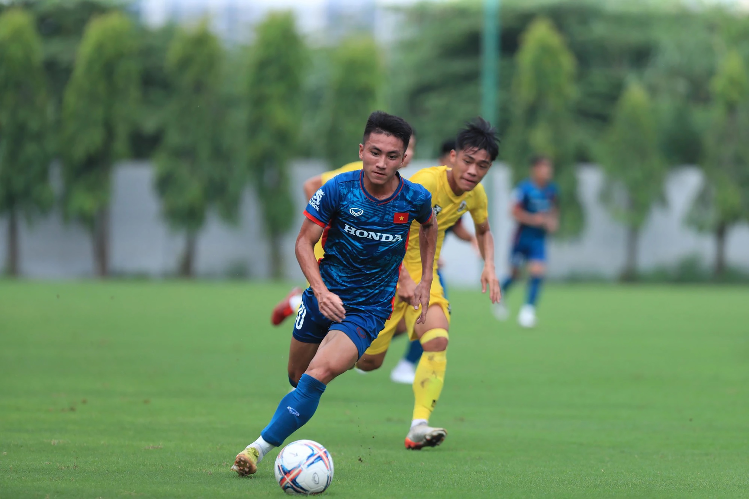 Hữu Tuấn hứa hẹn sẽ là một giải pháp cho HLV Troussier ở hàng công U23 Việt Nam.