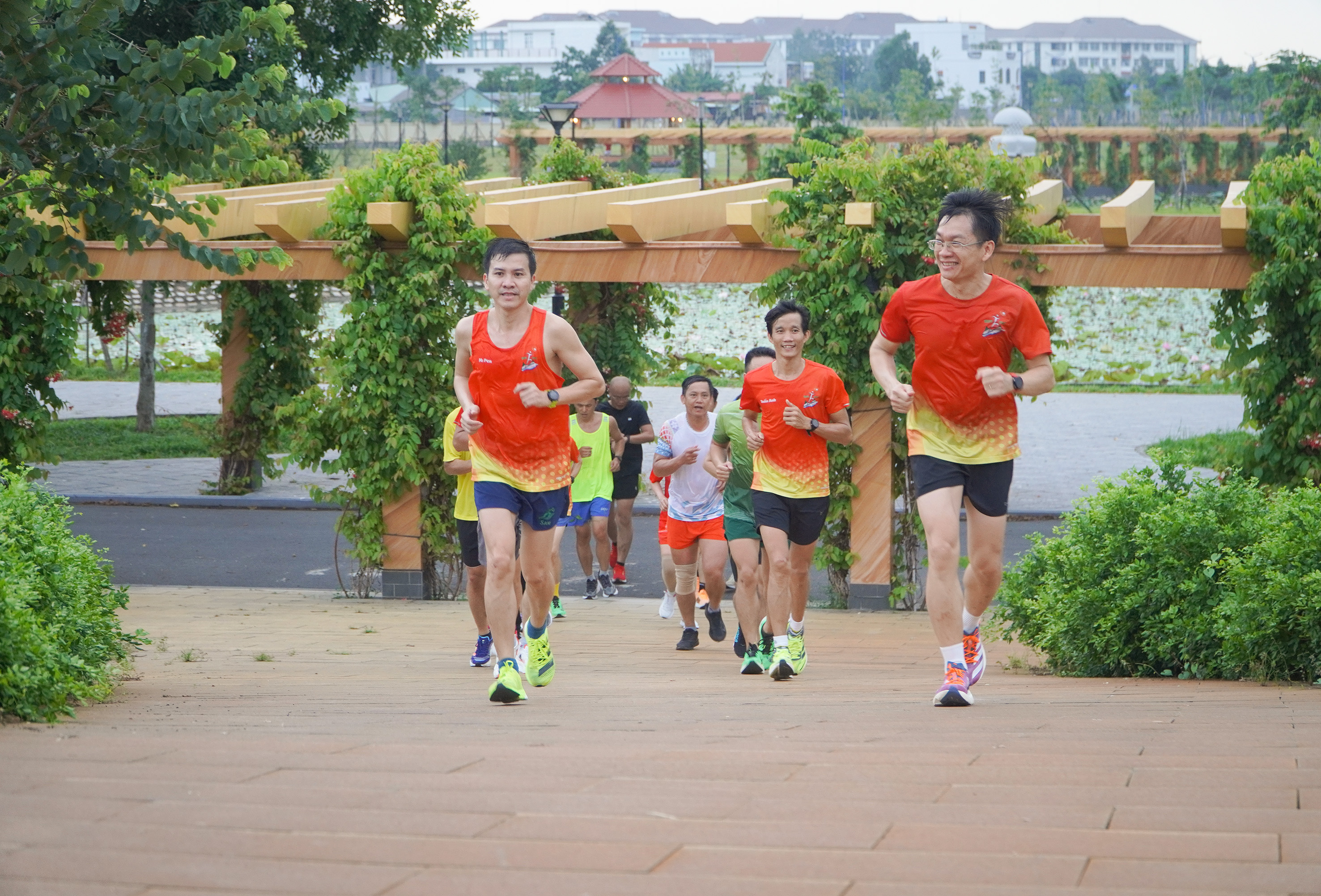 Các thành viên của Baria Runner Club chuẩn bị kỹ lưỡng để vượt qua những con dốc của cung đường ven biển Vũng Tàu.