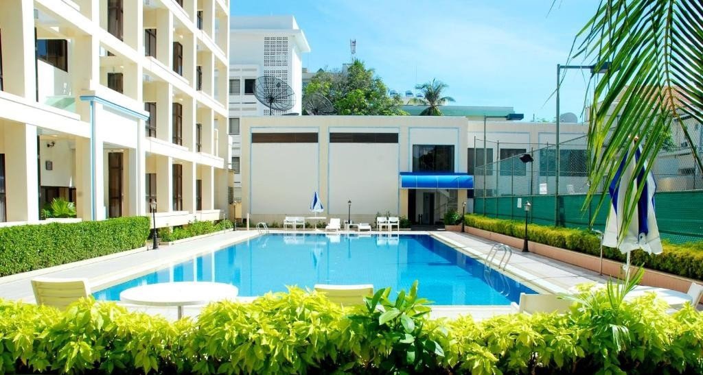 Khu căn hộ OSC Sunrise có hồ bơi phục vụ nhu cầu nghỉ ngơi, thư giãn của khách. 