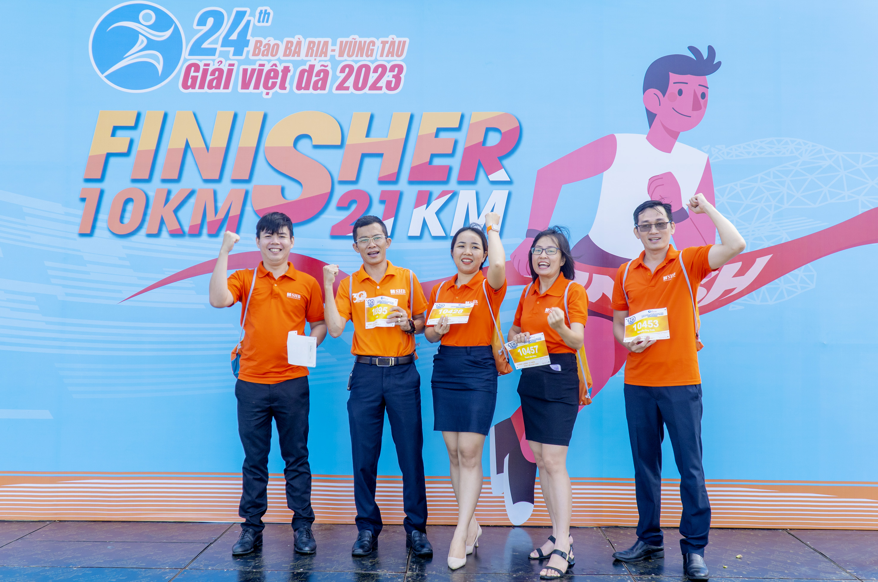 Thể hiện quyết tâm...