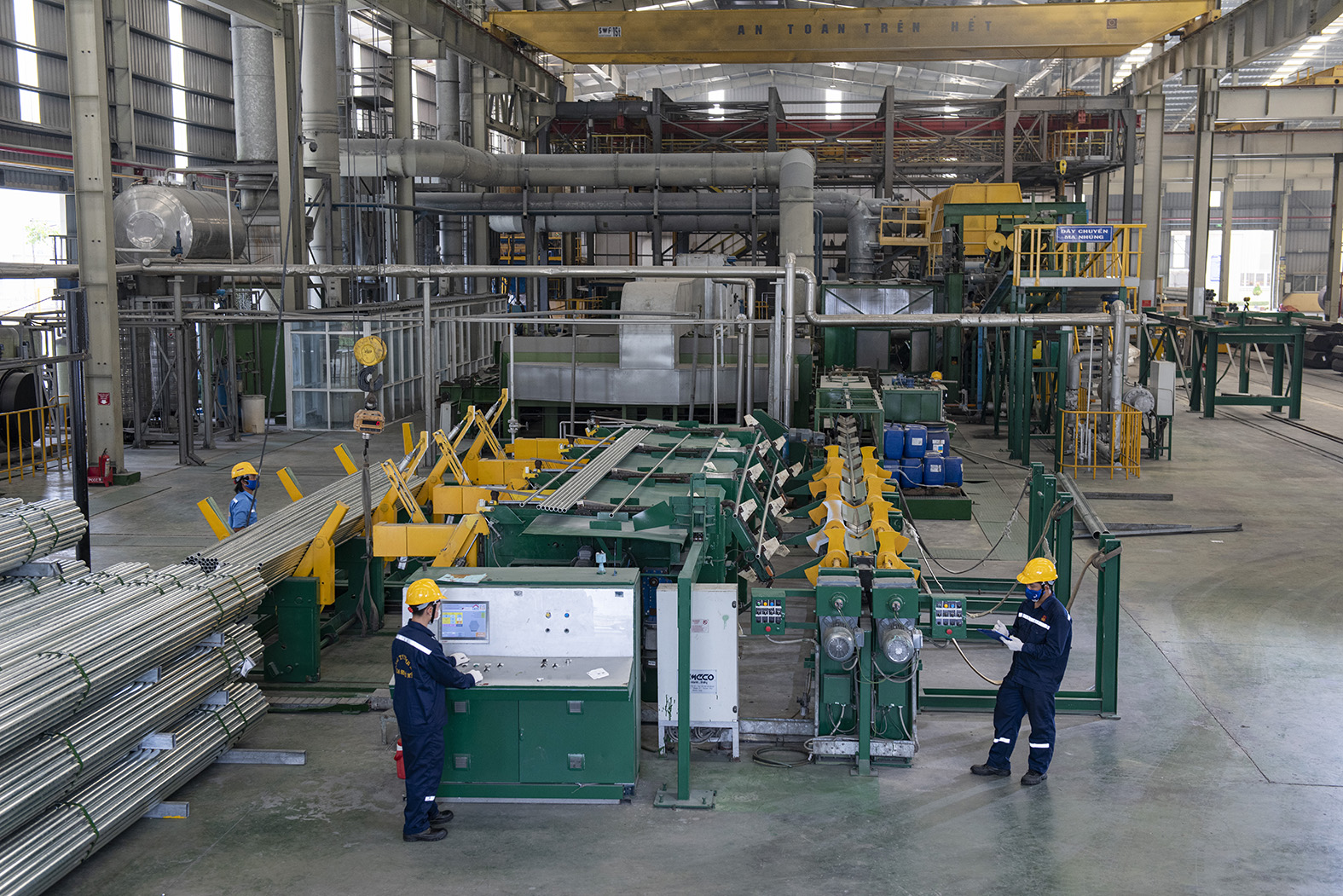 Ống kẽm nhúng nóng Hoa Sen được sản xuất trên dây chuyền GIMECO của Ý để cho ra các sản phẩm với chất lượng vượt trội