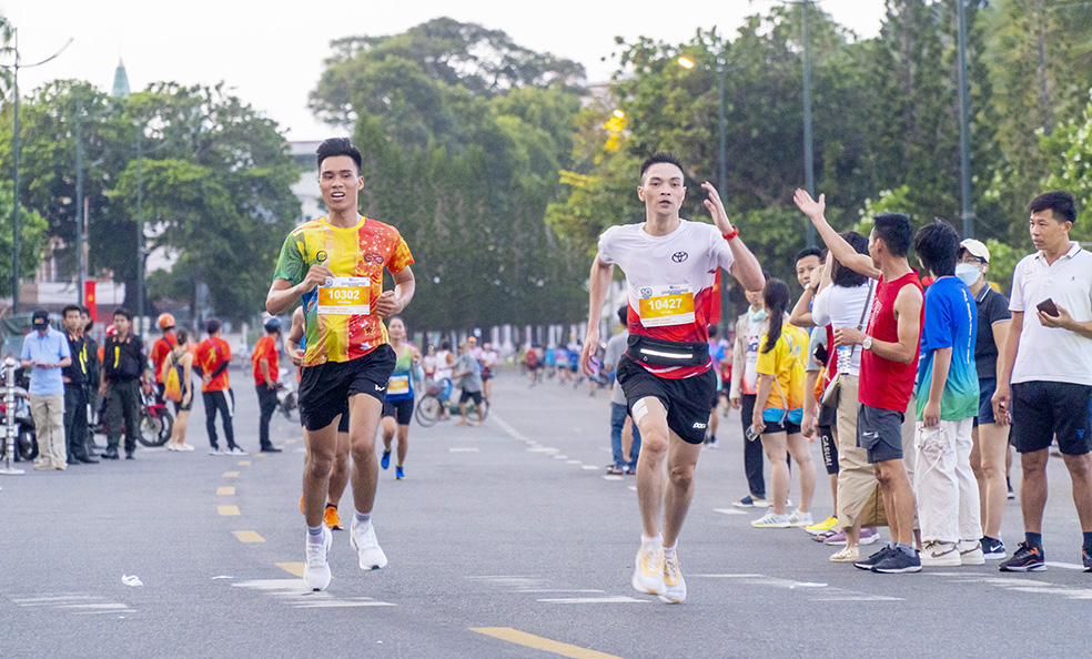 VĐV tranh tài cự ly 10km.