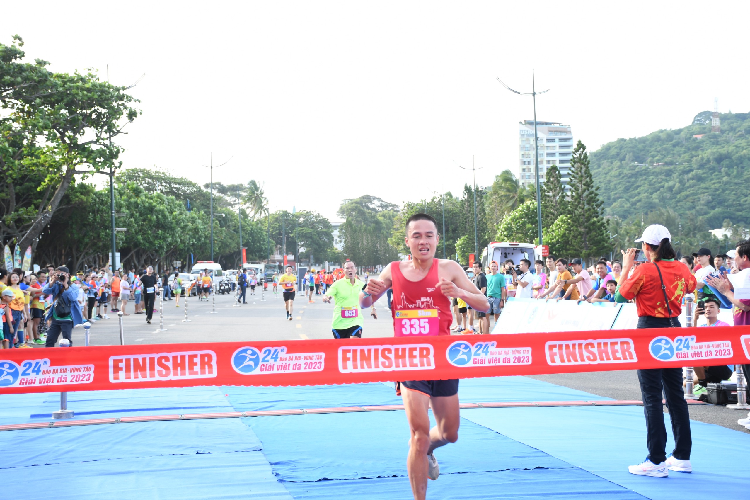 VĐV 335 về đích đầu tiên của cự ly 5km.