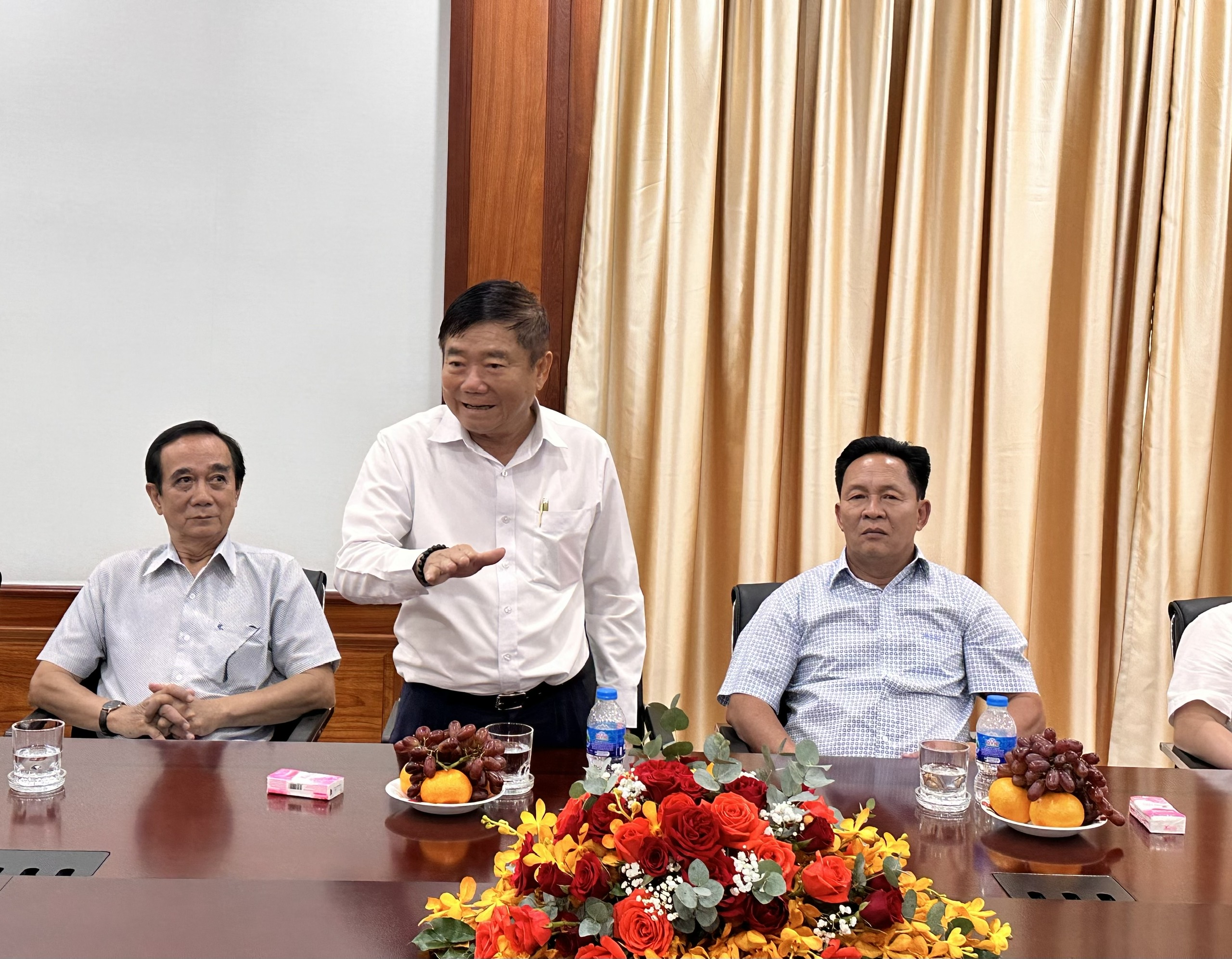 Ông Đoàn Hữu Thuận, Chủ tịch Hội Xây dựng tỉnh phát biểu tại buổi làm việc