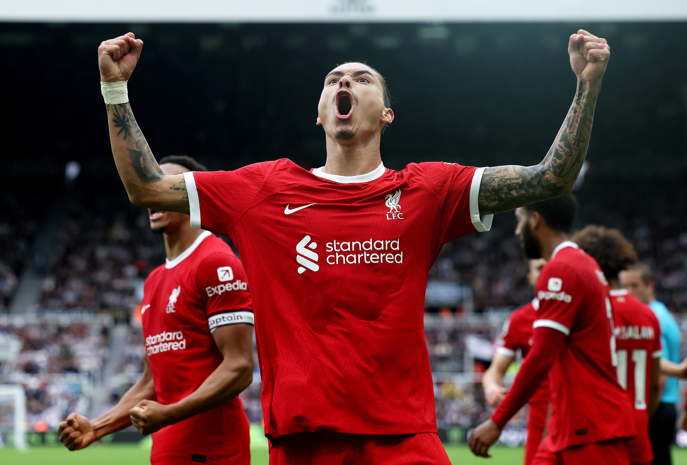 Nunez đã làm người hùng đúng lúc cho Liverpool trong một trận cầu hỗn loạn ở St James Park.