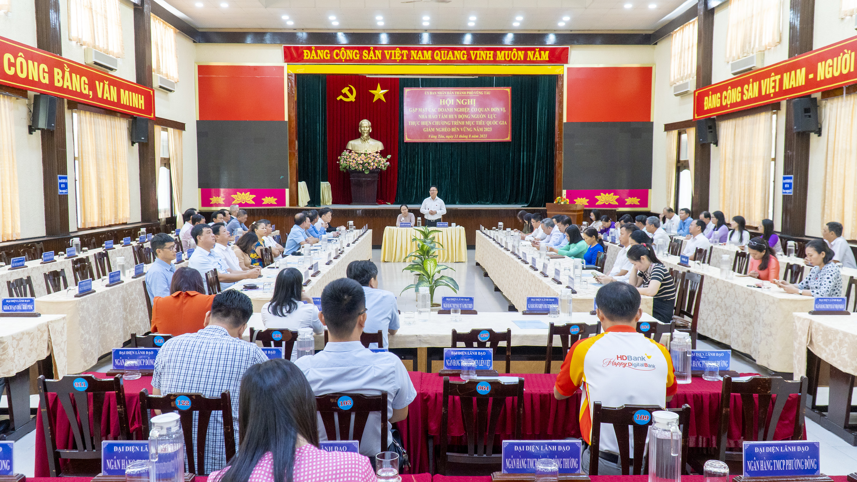 Quang cảnh hội nghị.