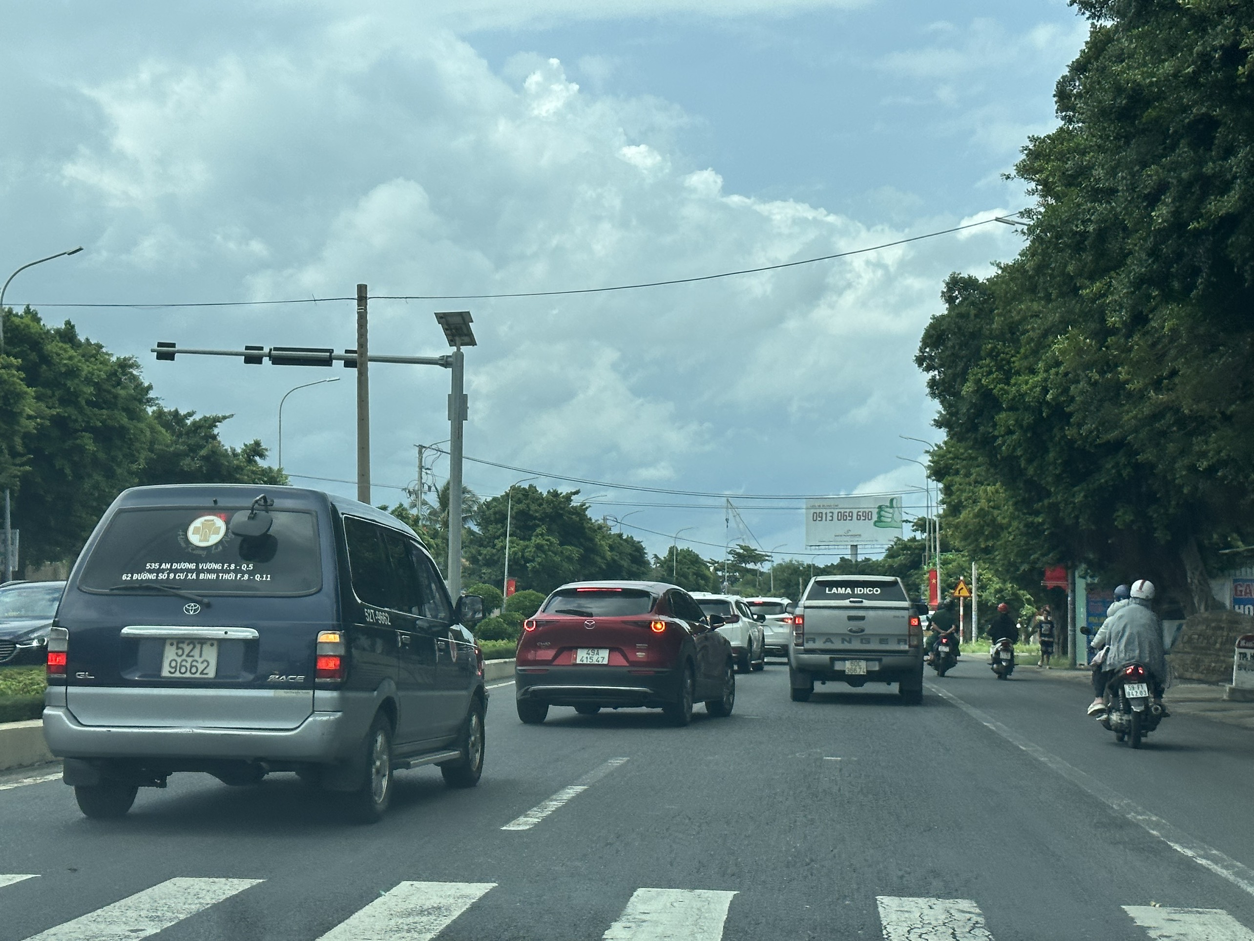 Trưa 3/9, nhiều phương tiện cá nhân rời Vũng Tàu trên Quốc lộ 51