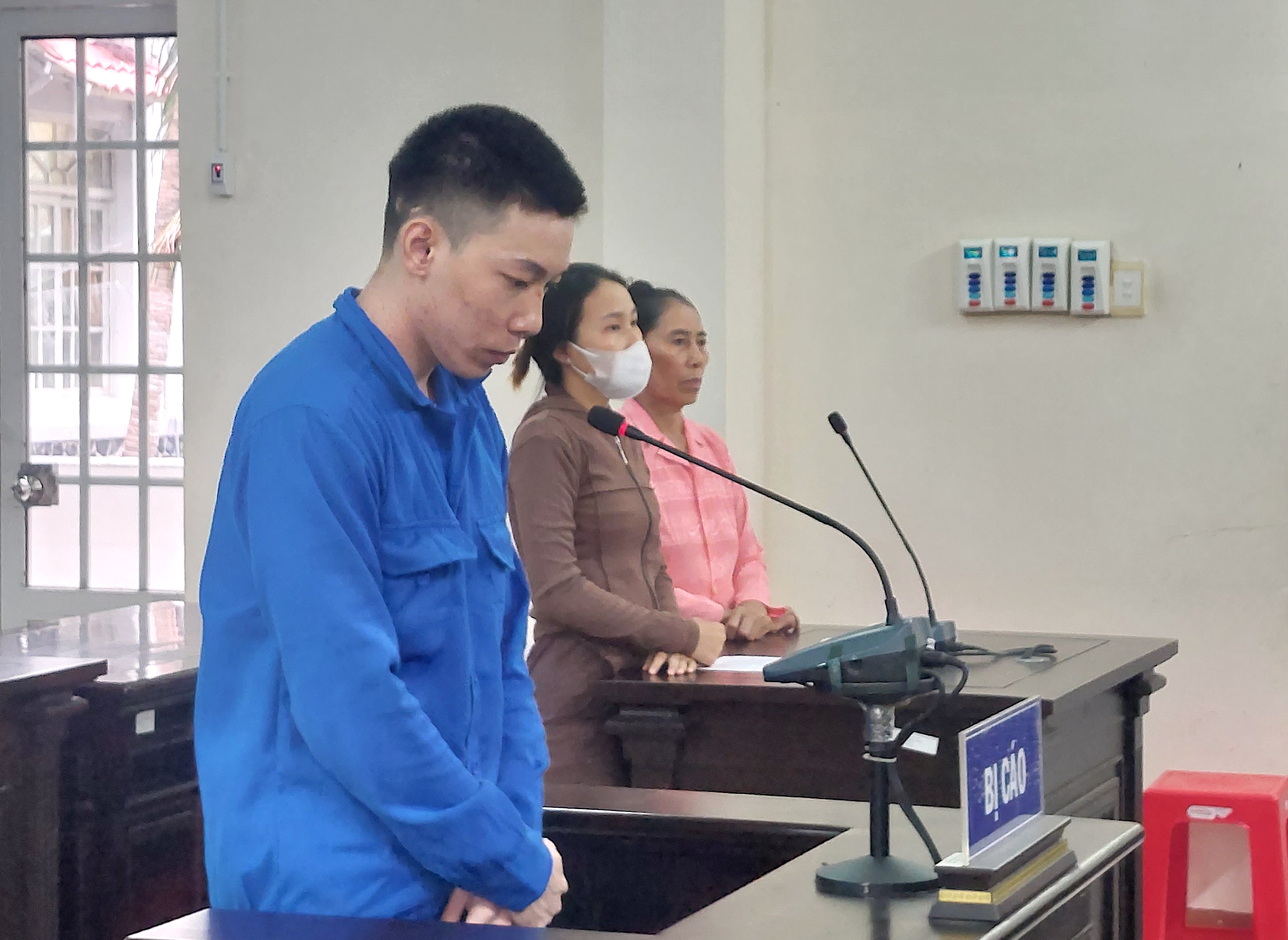 Bị cáo Phúc bị tuyên phạt 13 năm tù vì giết anh họ do mâu thuẫn trong lúc nhậu.