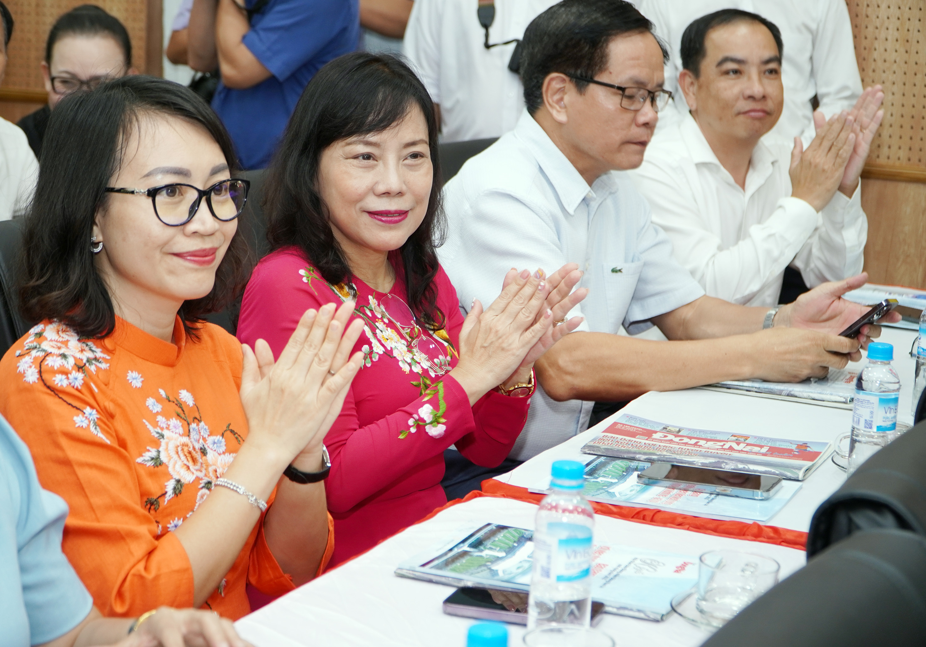Bà Đỗ Nguyễn Hoàng Dung, Quyền Tổng Biên tập Báo Bà Rịa-Vũng Tàu và lãnh đạo các cơ quan báo chí tham dự buổi lễ.