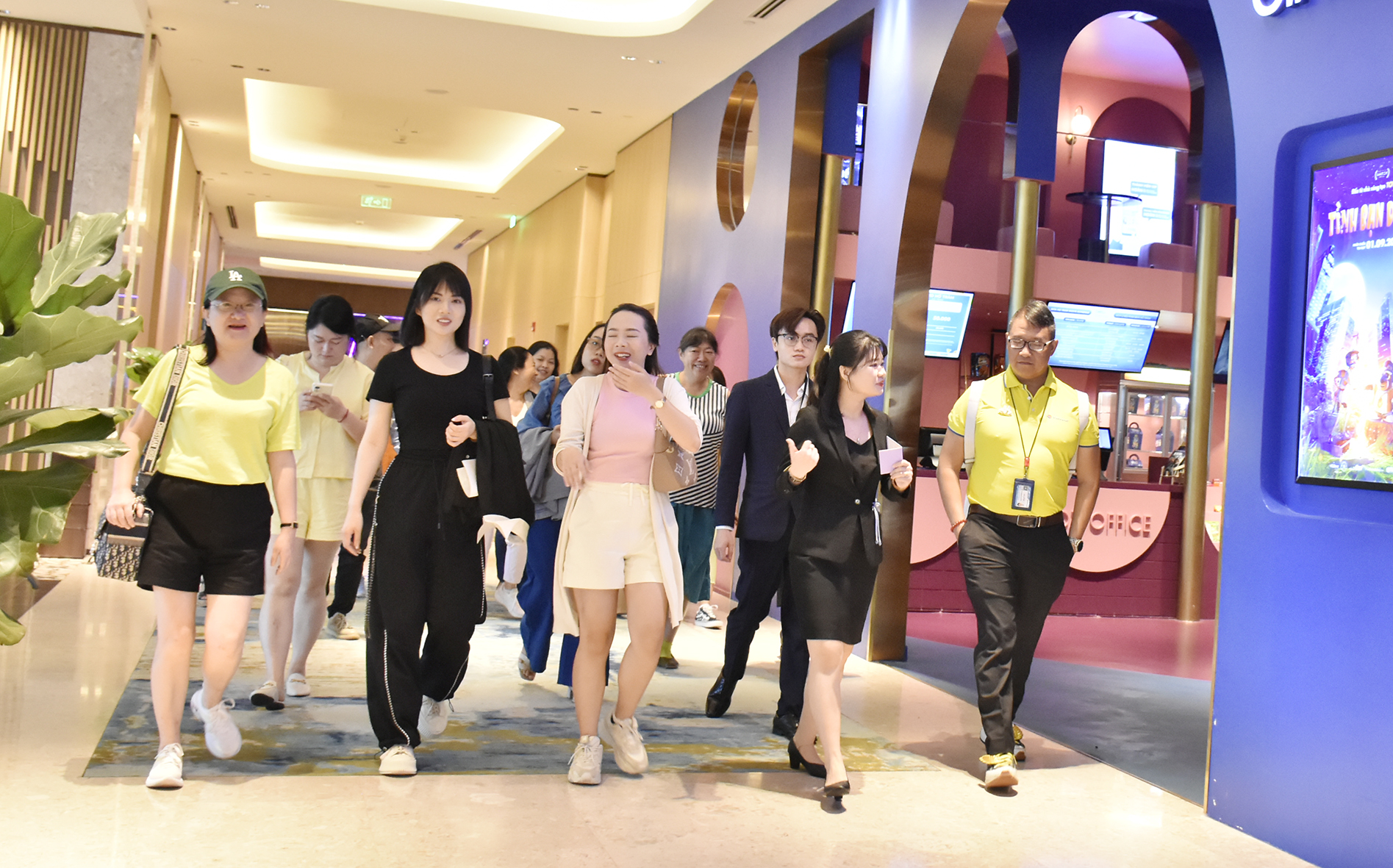 Đoàn famtrip khảo sát dịch vụ tại The Grand Ho Tram Strip.