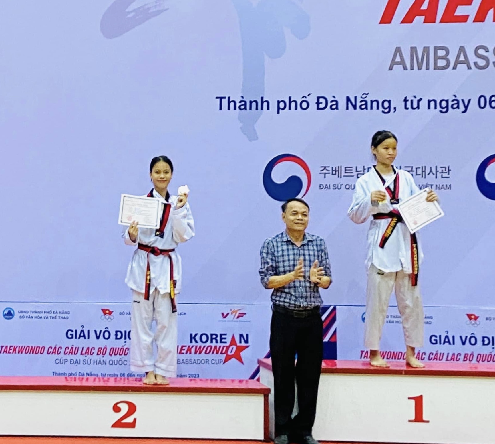 VĐV Huỳnh Cẩm Tú (TT. Ngãi Giao, huyện Châu Đức) giành HCB  ở nội dung đối kháng nữ hạng cân 44kg.