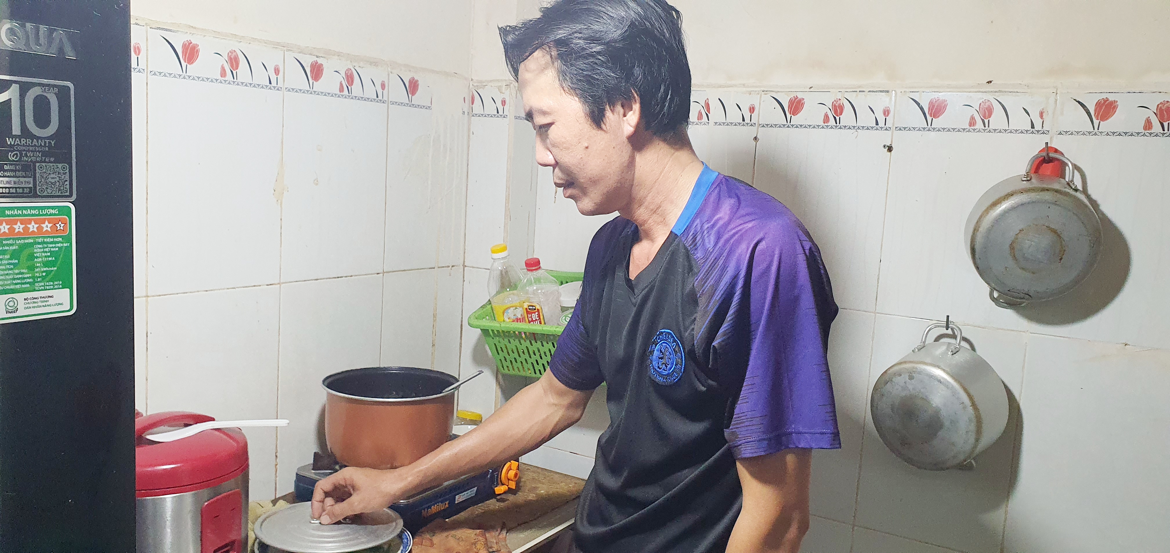 Trong khó khăn, nhiều công nhân ở trọ được chủ nhà hỗ trợ, giãn tiền thuê nhà. Trong ảnh: CNLĐ ở trọ tại KP Tân Phú, phường Phú Mỹ