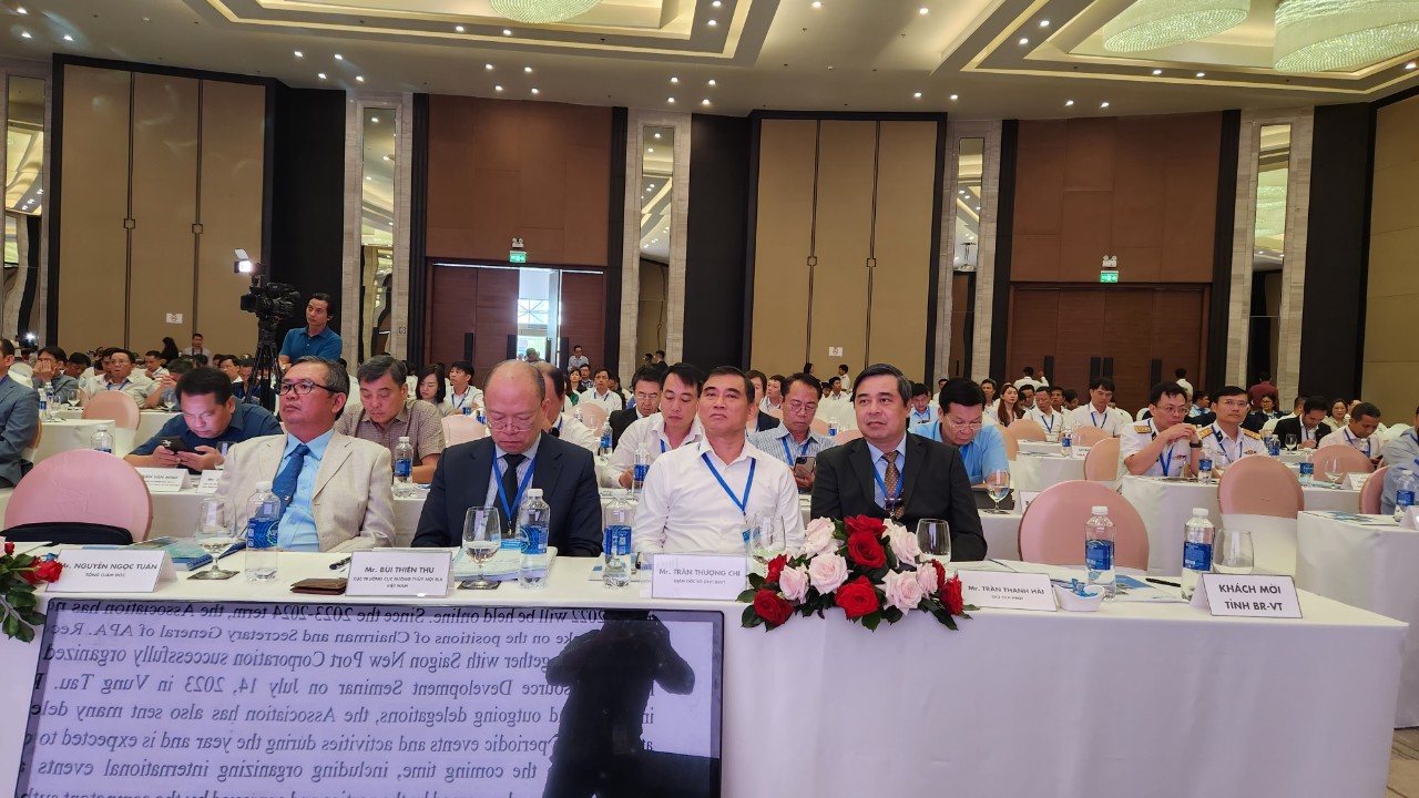 Các đại biểu tham dự hội nghị