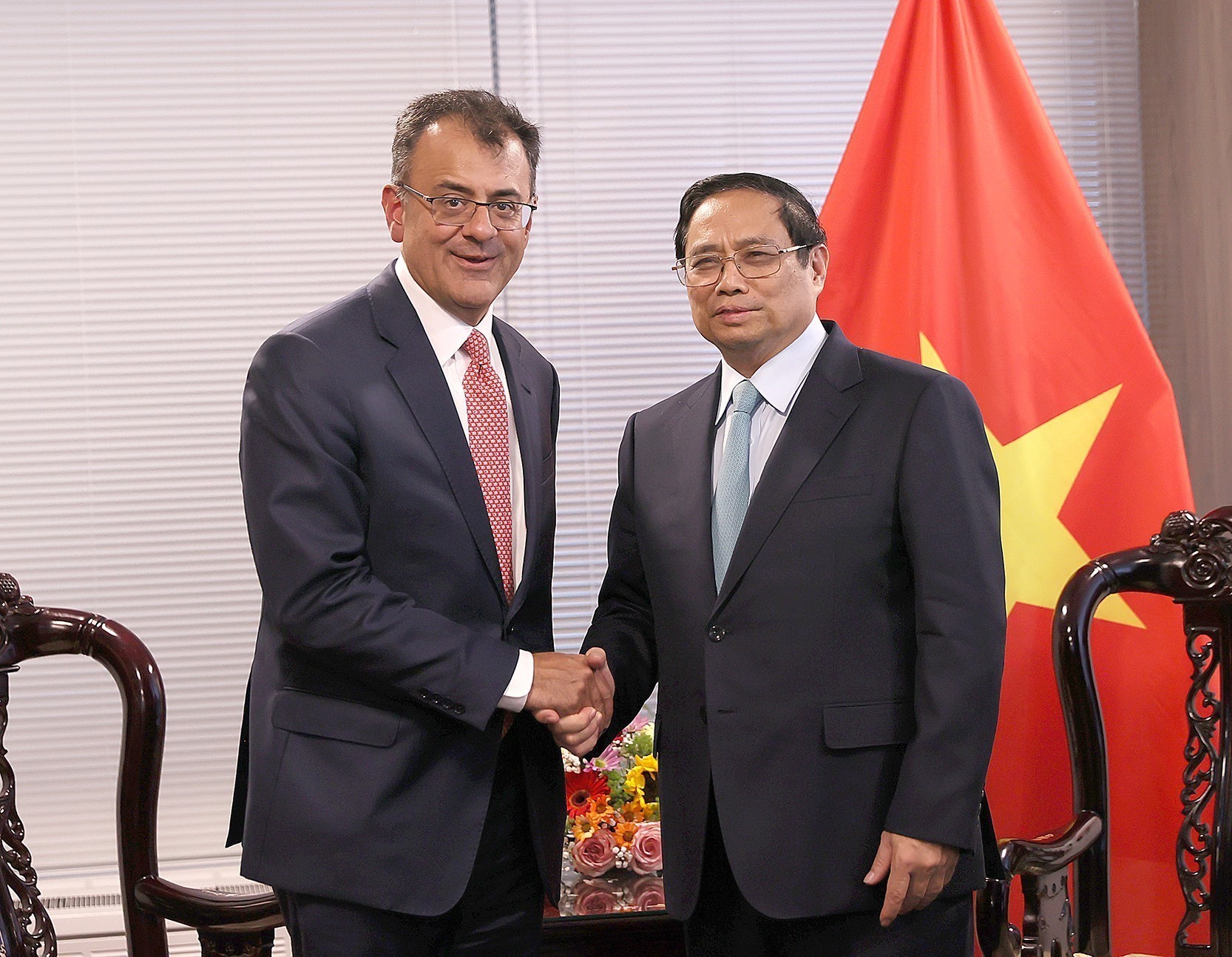Thủ tướng Phạm Minh Chính tiếp ông Karan Bhatia, Phó Chủ tịch phụ trách Quan hệ chính phủ và Chính sách công của Tập đoàn Google. Ảnh: DƯƠNG GIANG