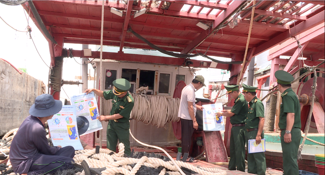 Lực lượng bộ đội biên phòng tỉnh tăng cường tuyên truyền IUU cho tàu cá cảng Cát Lở (TP.Vũng Tàu).