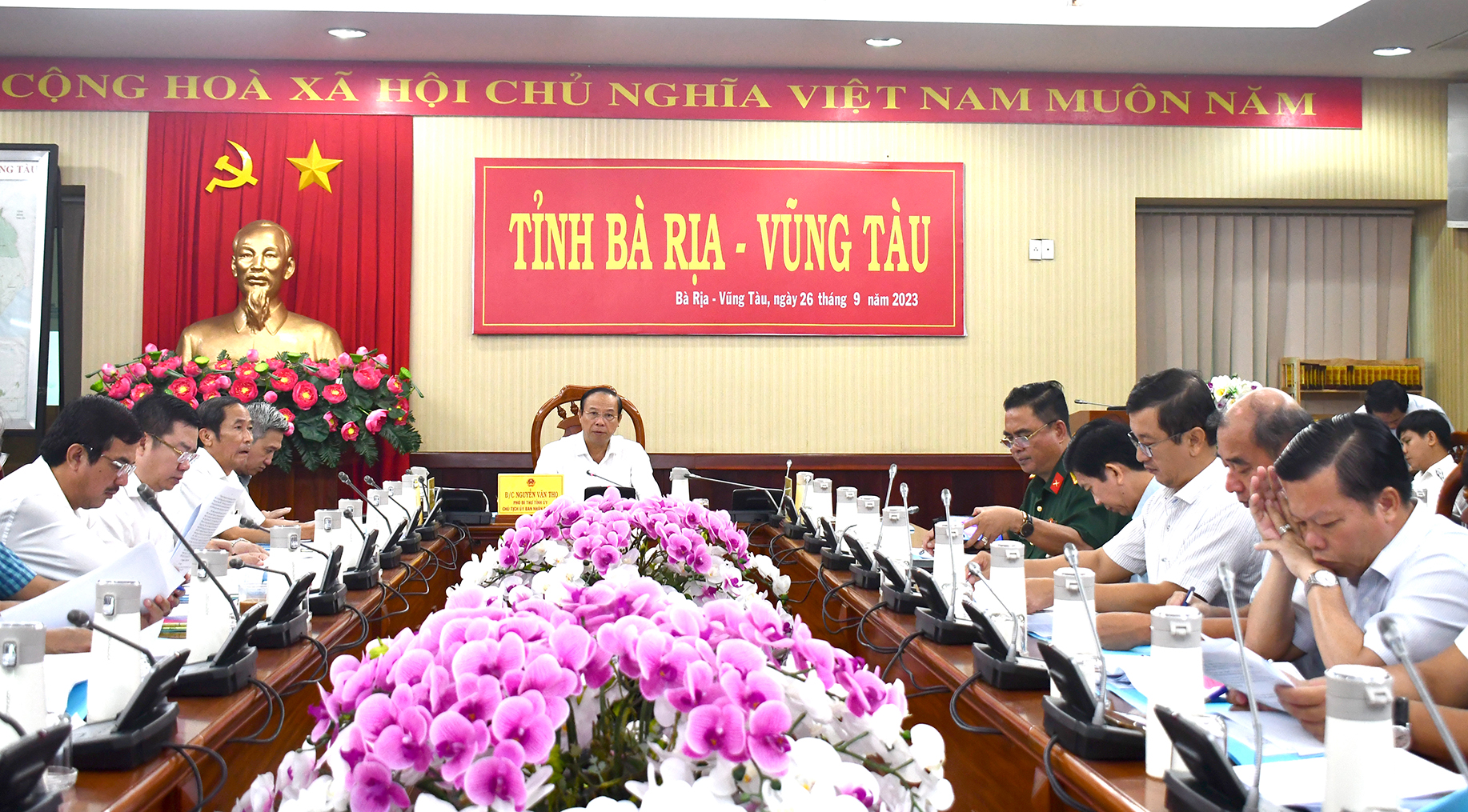 Ông Nguyễn Văn Thọ, Chủ tịch UBND tỉnh, Trưởng BCĐ sắp xếp cấp huyện, cấp xã  giai đoạn 2023-2025 và 2026-2030 trên địa bàn tỉnh Bà Rịa-Vũng Tàu chủ trì cuộc họp.