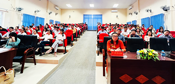 Quang cảnh buổi khai giảng.