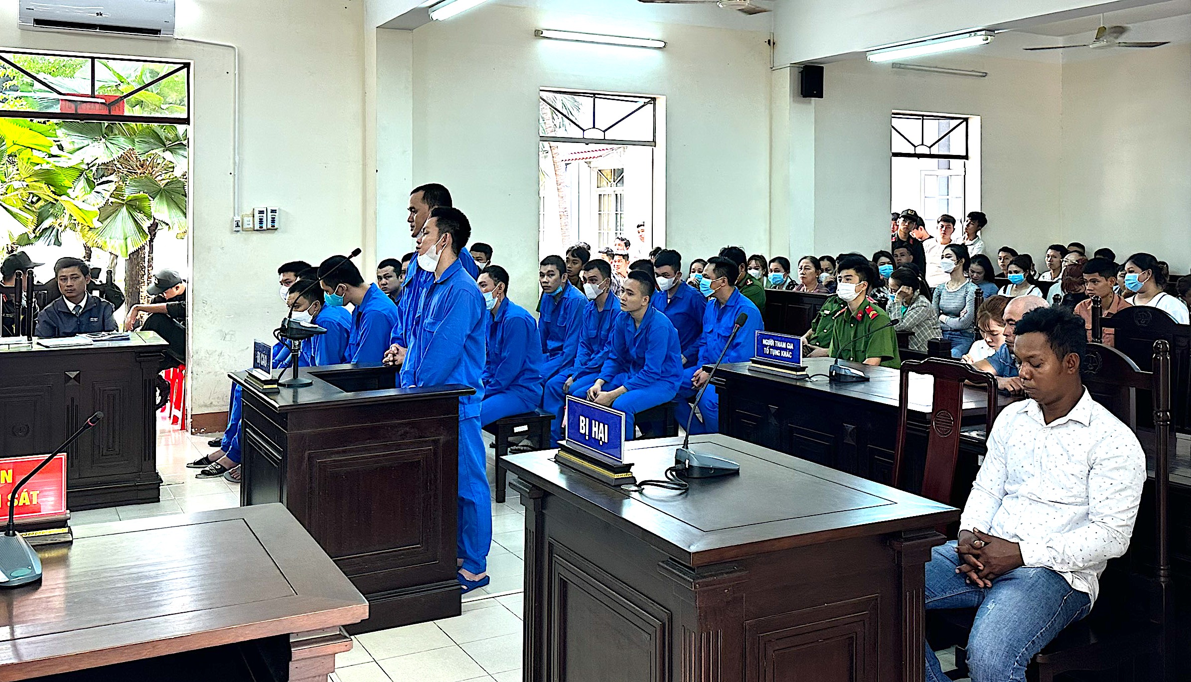 Toàn cảnh phiên xét xử.