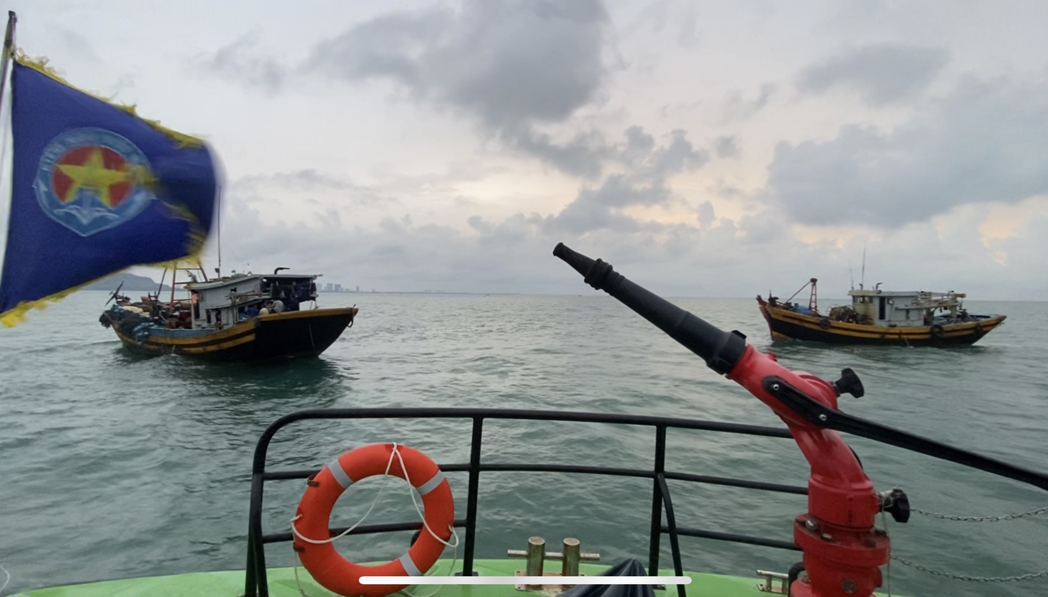 Tàu kiểm ngư Chi cục Thủy sản tuần tra trên biển kiểm tra IUU. Ảnh: Chi cục Thủy sản cung cấp