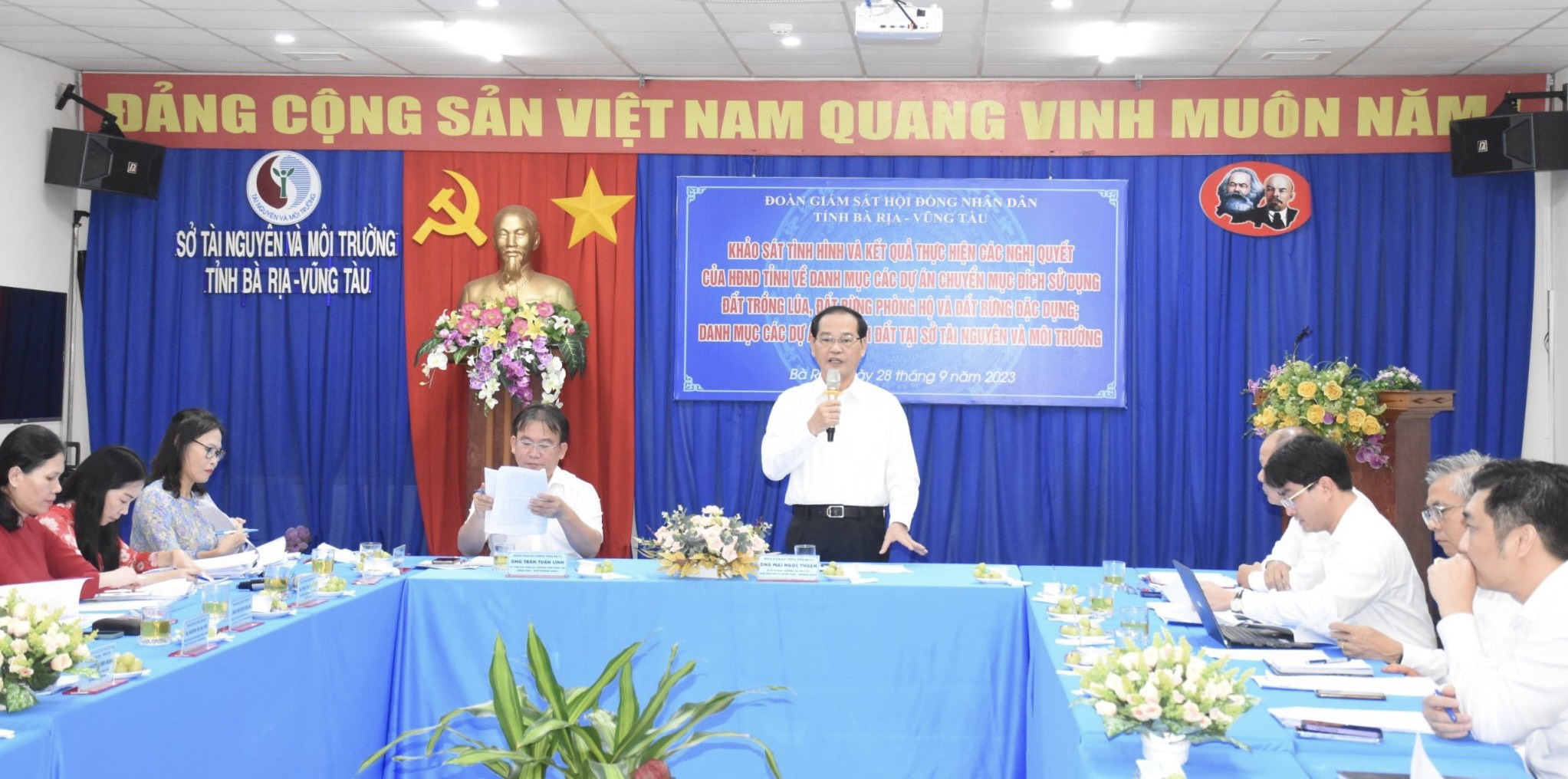 Ông Mai Ngọc Thuận, Phó Chủ tịch HĐND tỉnh phát biểu tại buổi giám sát.