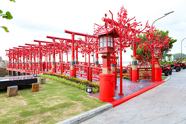 Cầu tình yêu tại Trân Châu Beach & Resort.