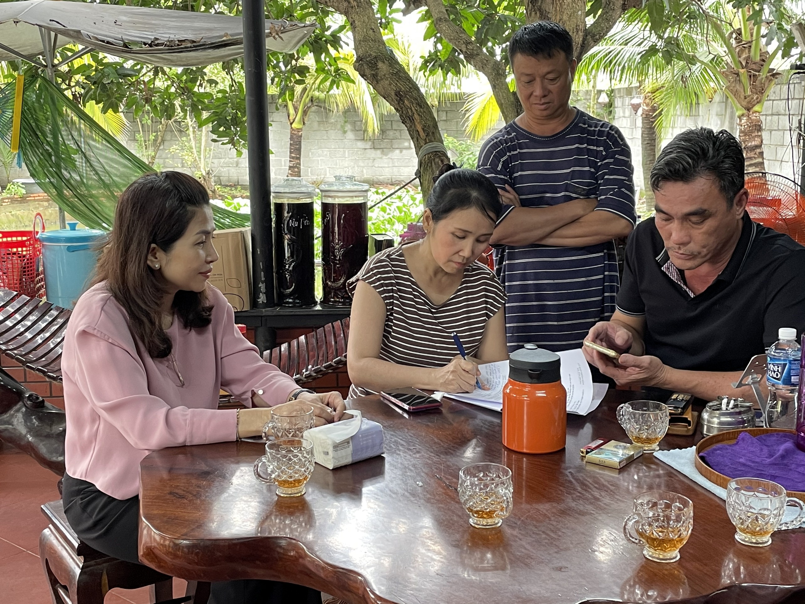 Lãnh đạo TP.Bà Rịa cùng đại diện các phòng, ban liên quan đã phân tích, giải thích nhiều thắc mắc, băn khoăn của người dân