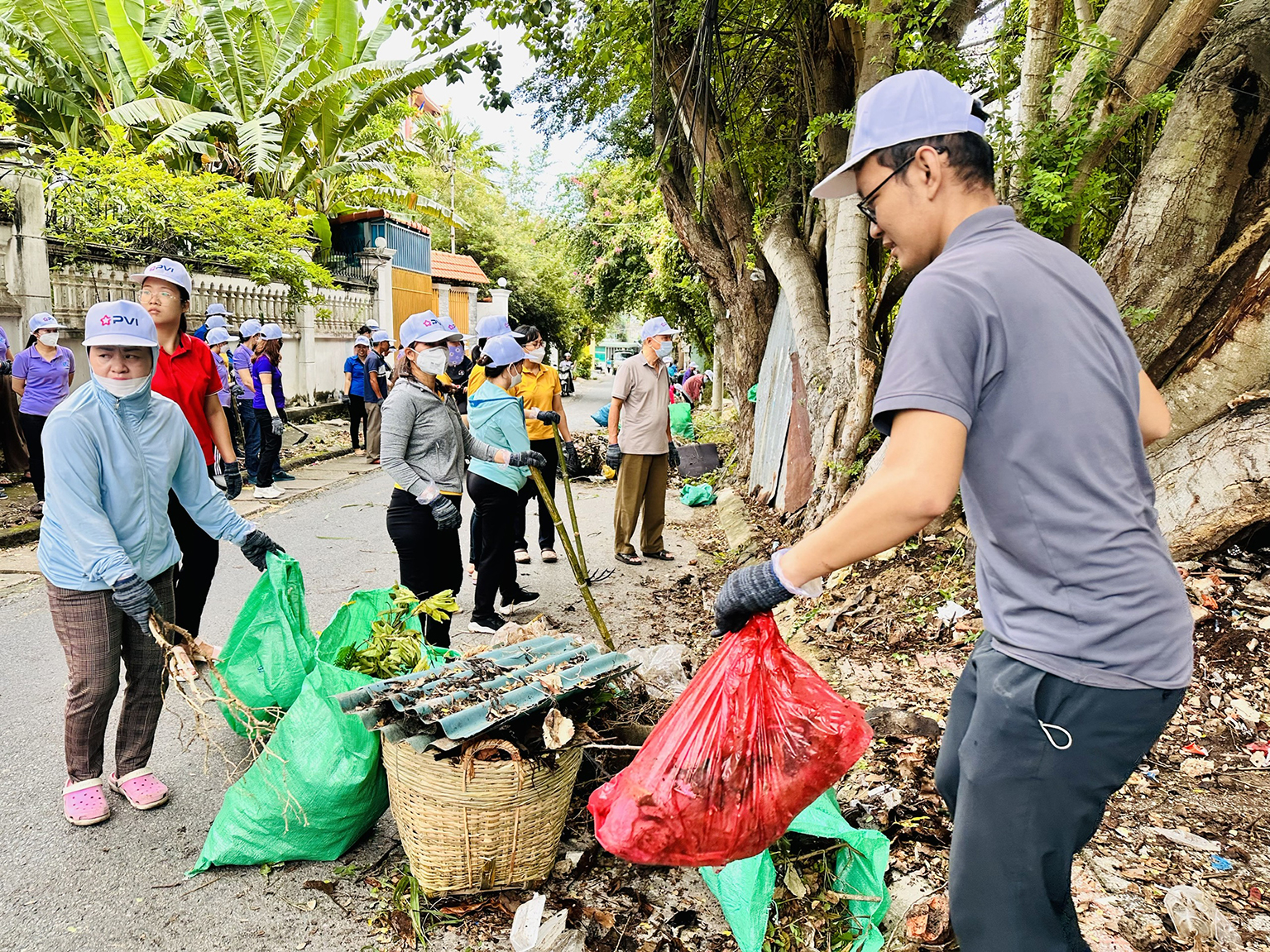 Nhiều điểm nóng về ô nhiễm đã được giải tỏa, khu dân cư thêm sạch sẽ sau lễ ra quân.