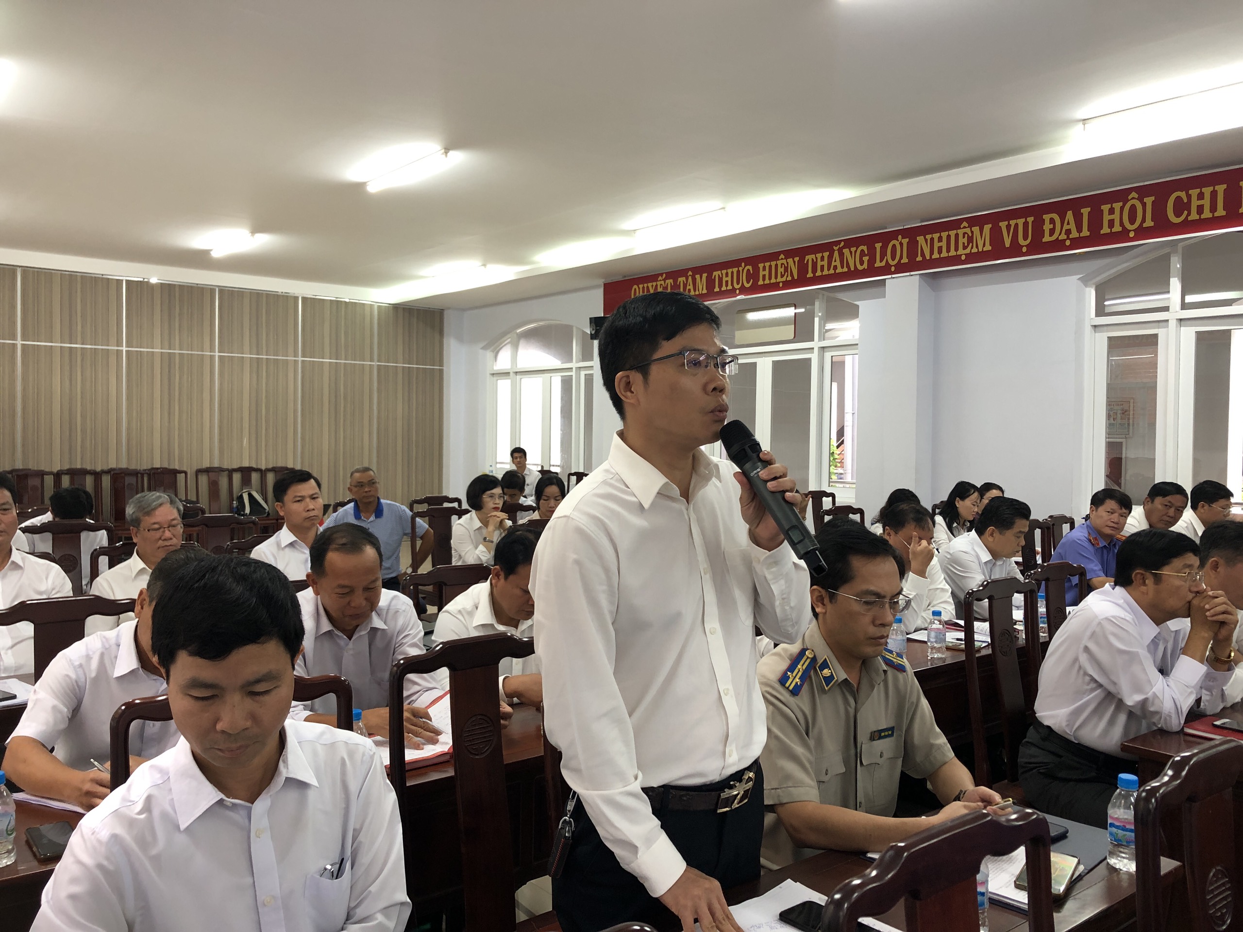 Cử tri Cao Minh Vỹ (TAND tỉnh) cho rằng, việc thay đổi tên cấp xét xử cấp huyện, tỉnh thì cần điều chỉnh thẩm quyền xét xử. 