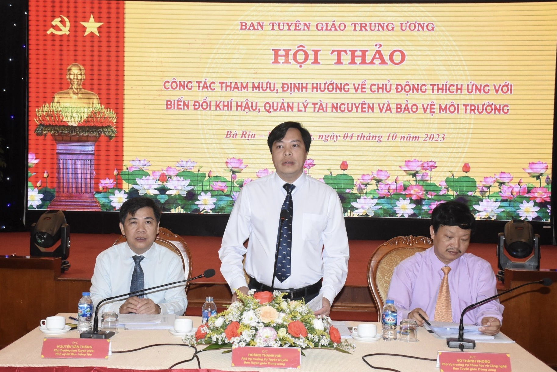Ông Hoàng Thanh Hải, Phó Vụ trưởng Vụ Tuyên truyền Ban Tuyên Giáo Trung ương phát biểu tại hội thảo