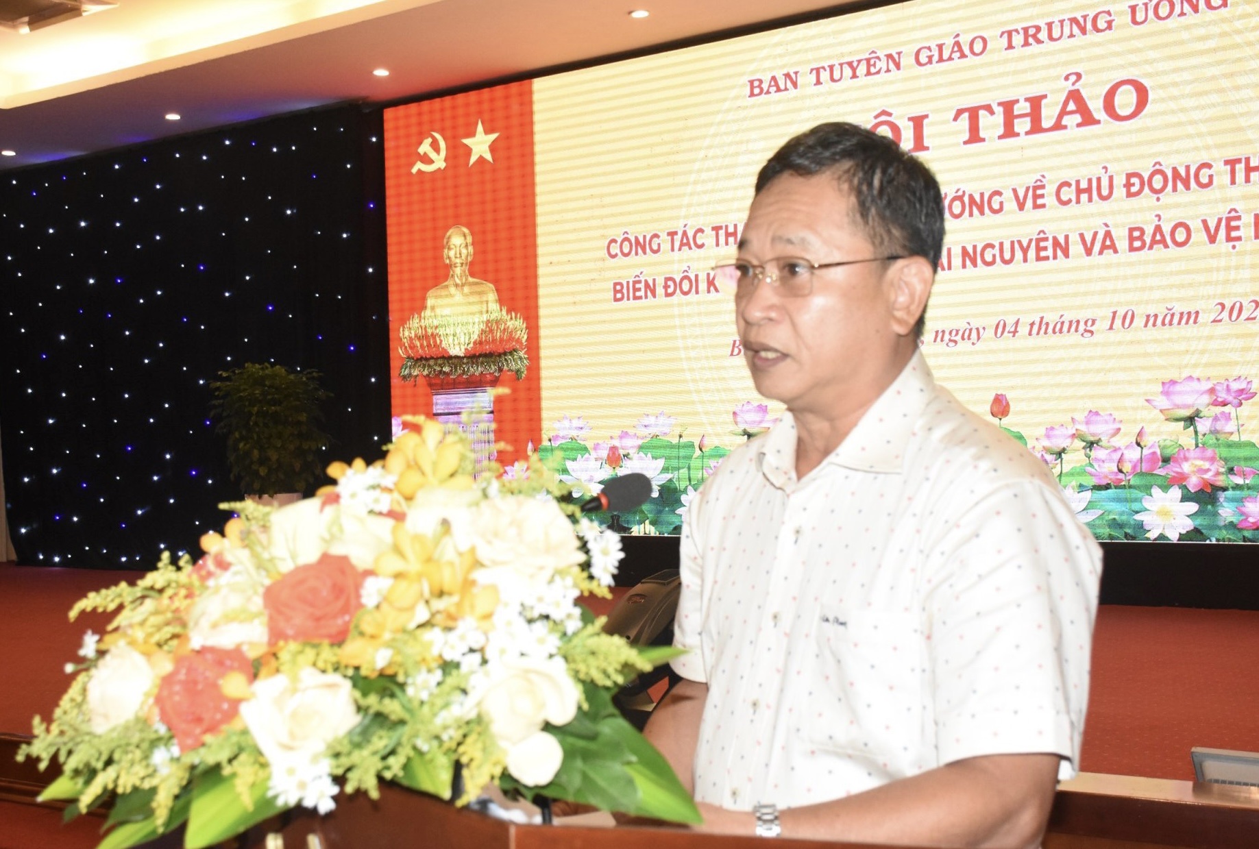 Ông Lê Văn Lâm, Phó Ban Tuyên giáo Tỉnh ủy Bà Rịa - Vũng Tàu phát biểu tham luận 