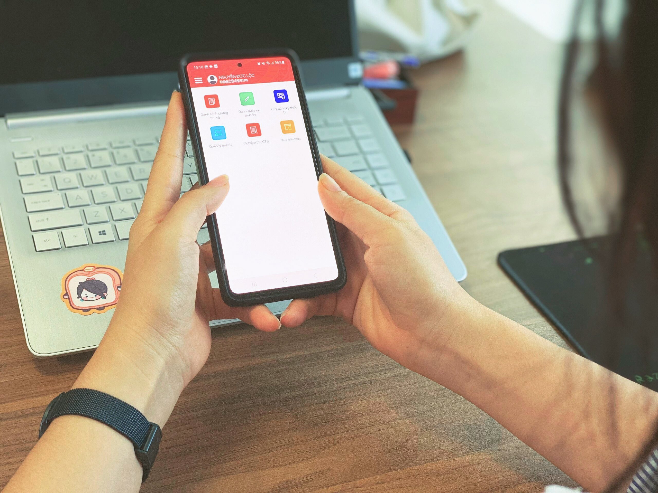Khách hàng có thể cài đặt MySign  trên App Store và CH Play.