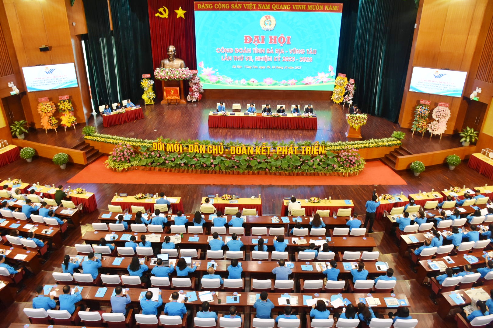Toàn cảnh đại hội
