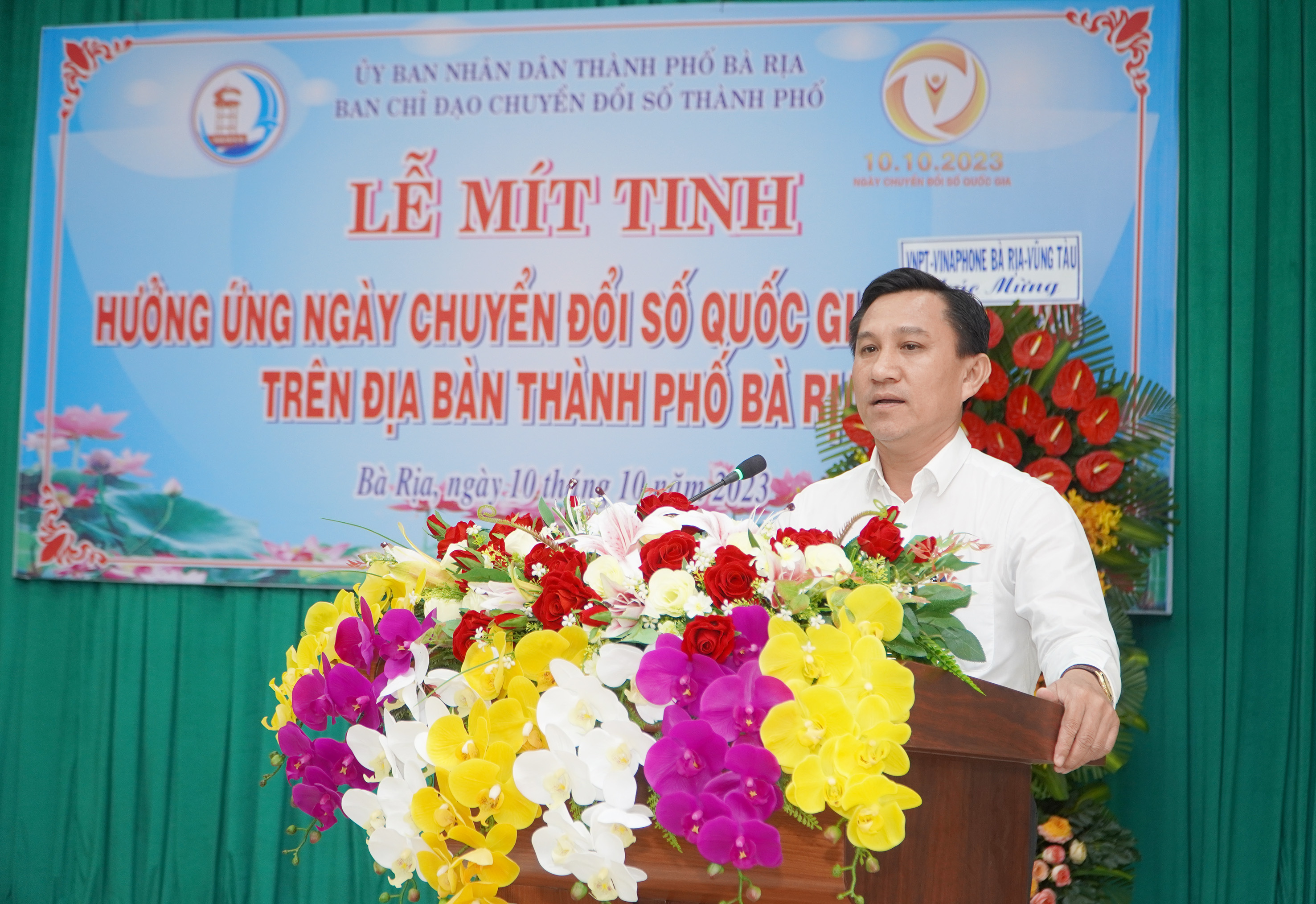 Giám đốc Sở TT-TT phát biểu tại lễ mít tinh.