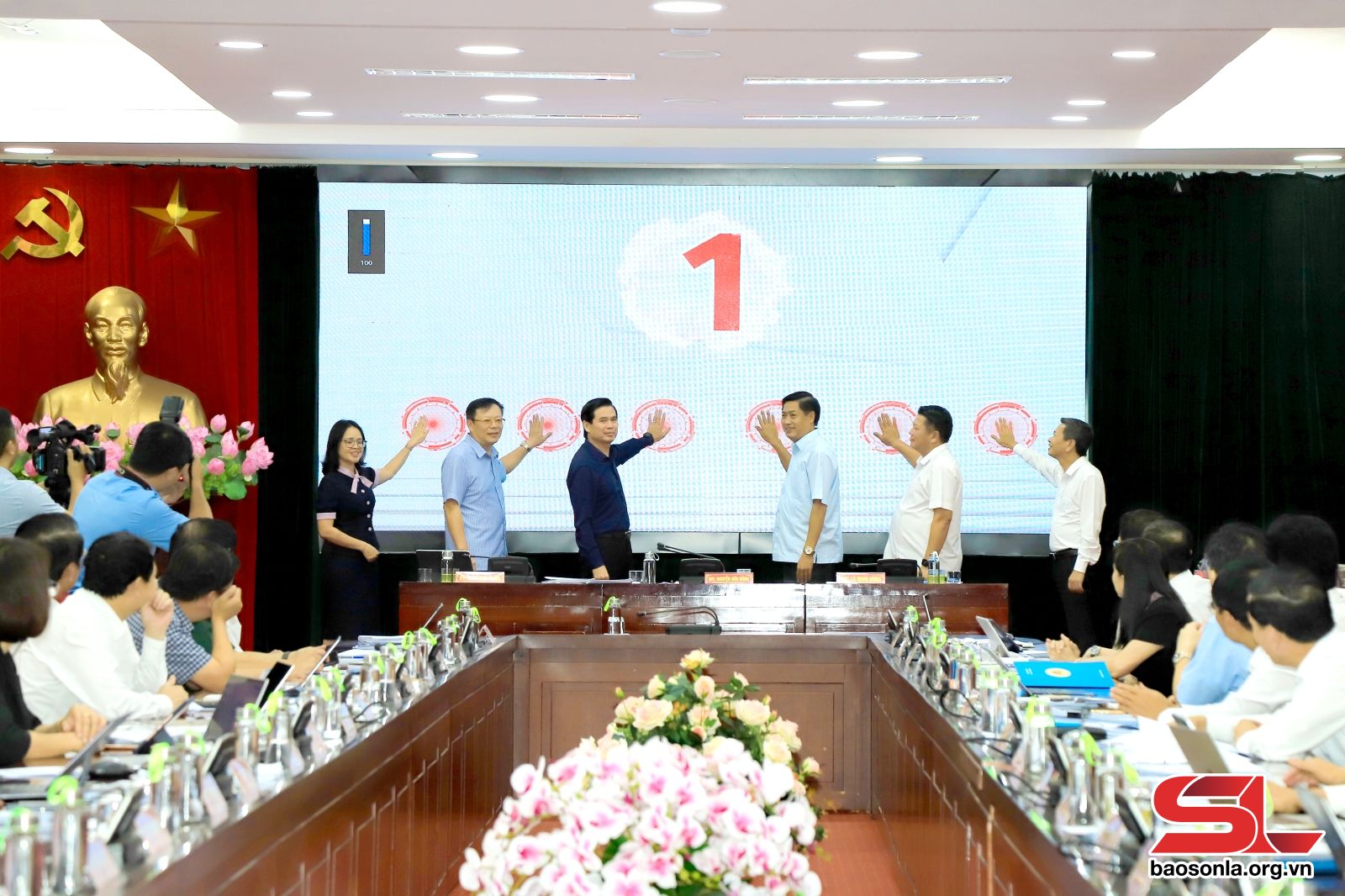 Lãnh đạo tỉnh và Báo Sơn La ấn nút ra mắt giao diện mới Báo Sơn La điện tử và các chuyên trang.