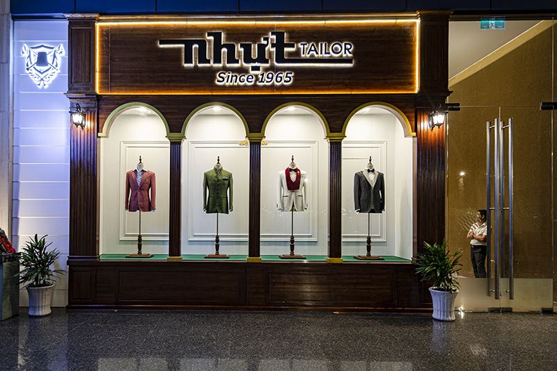 Khí chất sang trọng, lịch lãm chính là thông điệp được gửi gắm trong những trang phục Bespoke