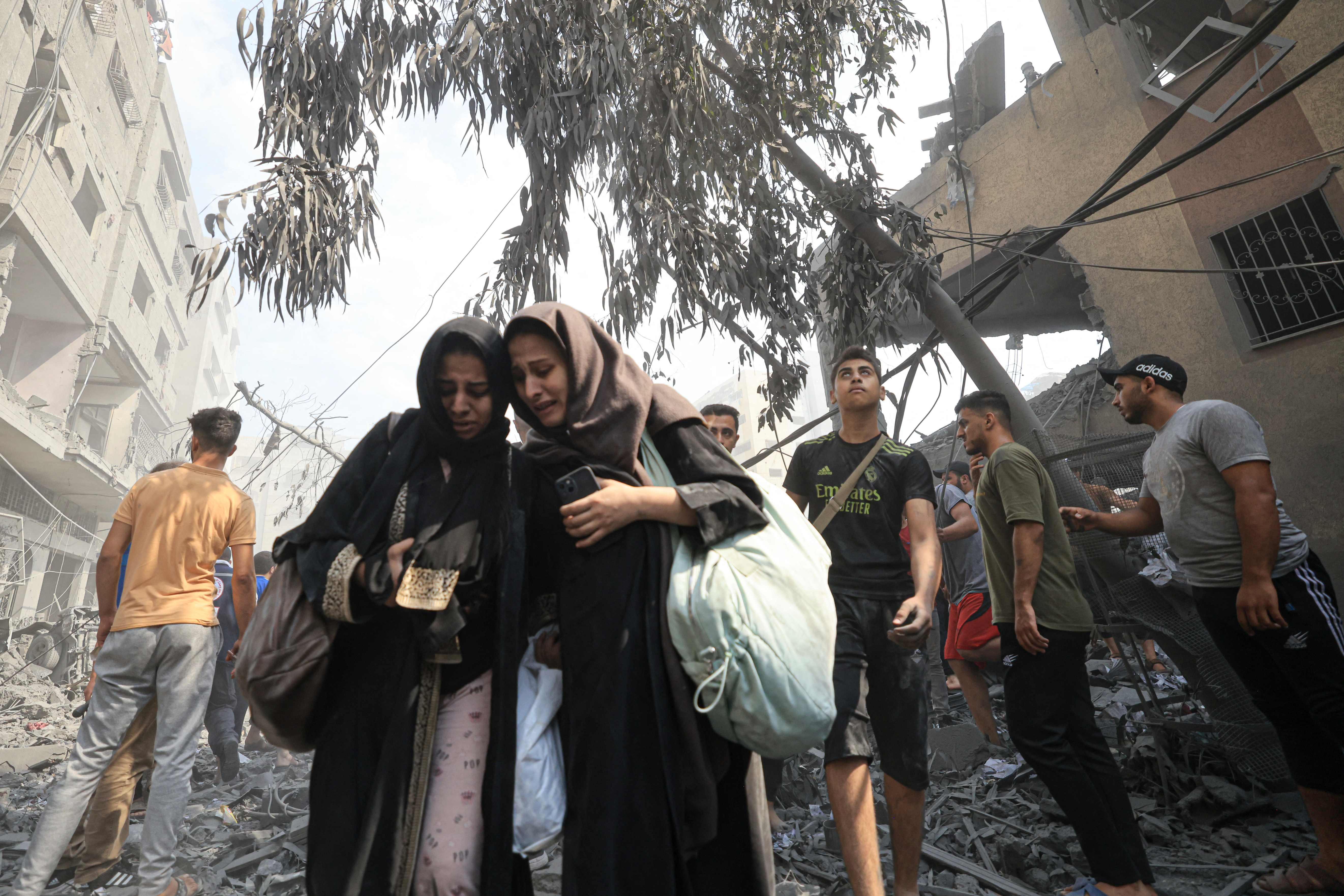Người dân Palestine rời bỏ nhà cửa ở Dải Gaza nhằm tránh  cuộc xung đột Hamas-Israel.