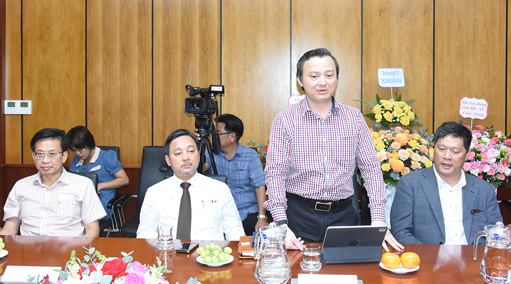 ông Lê Quang Nam, Phó Đại diện Văn phòng Tổng Hội Xây dựng phía Nam, Phó Viện trưởng Viện Nghiên cứu Kinh tế Xây dựng và đô thị phát biểu tại buổi thăm và chúc mừng DN DIC Holdings.